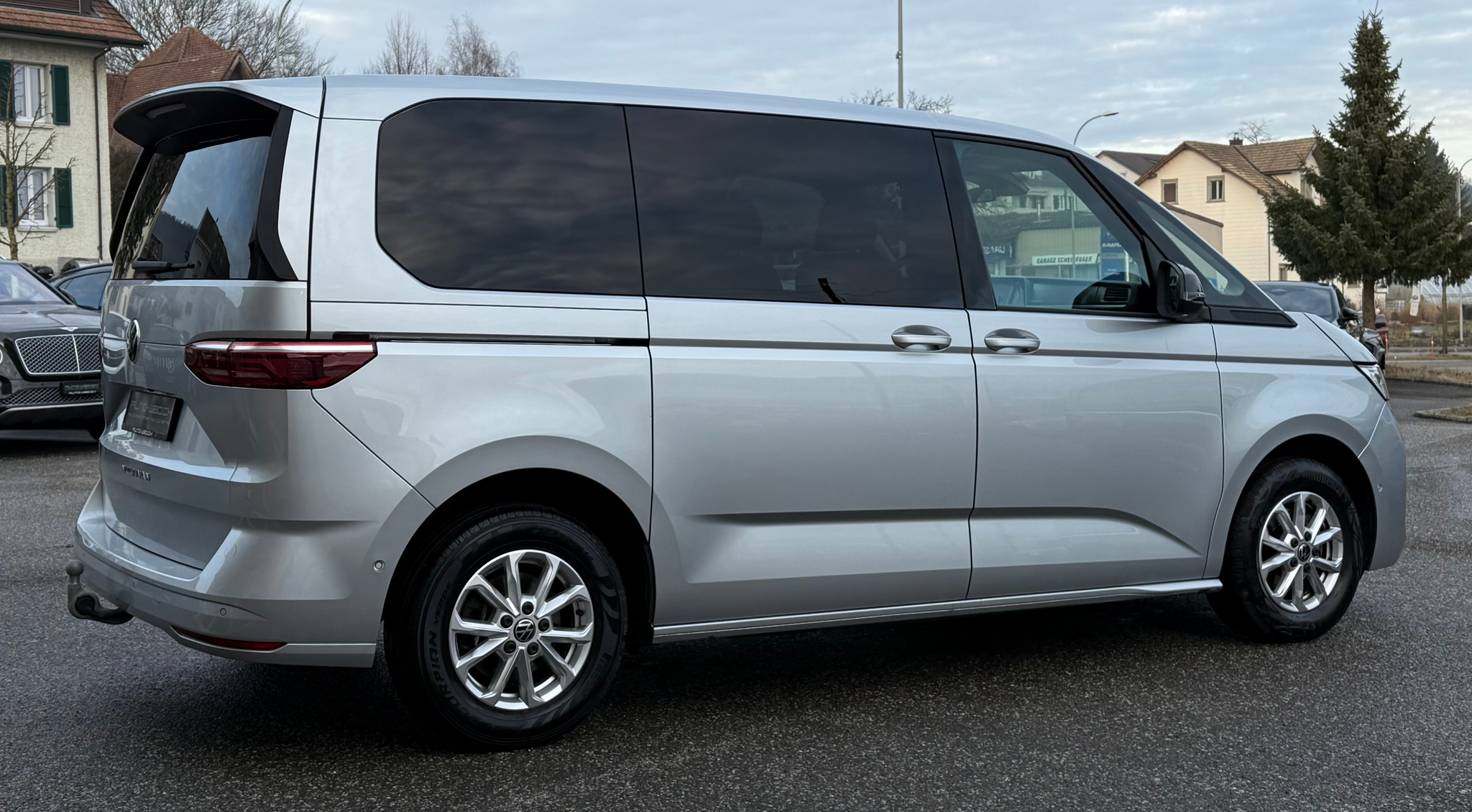 listing desktop thumbnail image 4