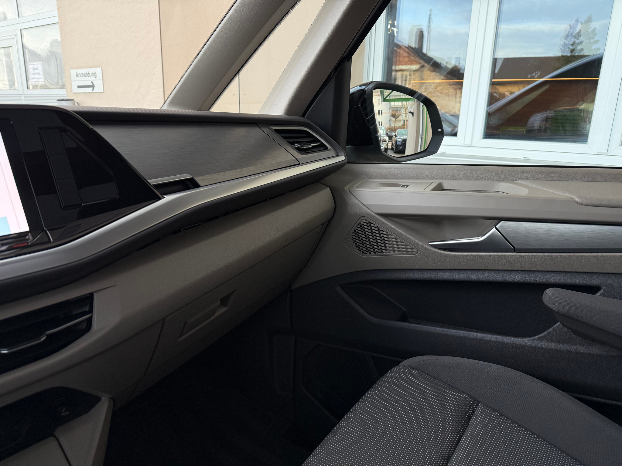 listing desktop thumbnail image 23