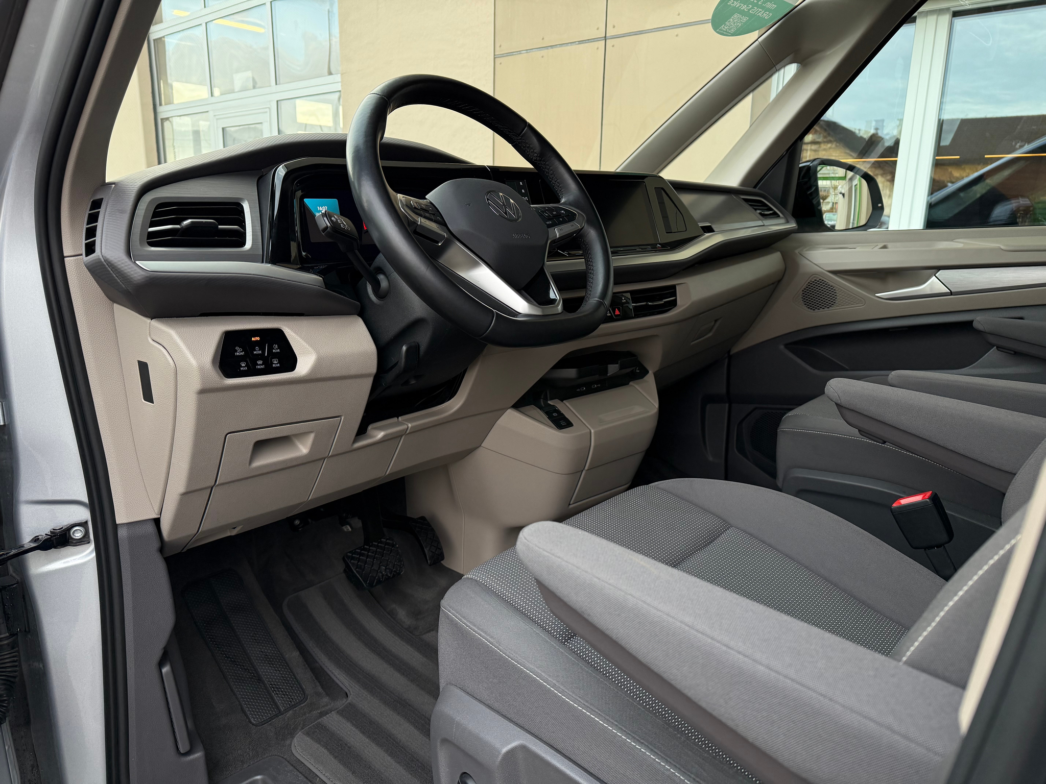 listing desktop thumbnail image 11