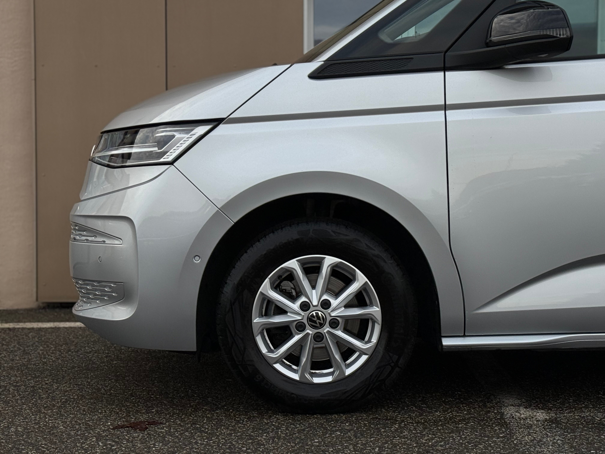 listing desktop thumbnail image 8