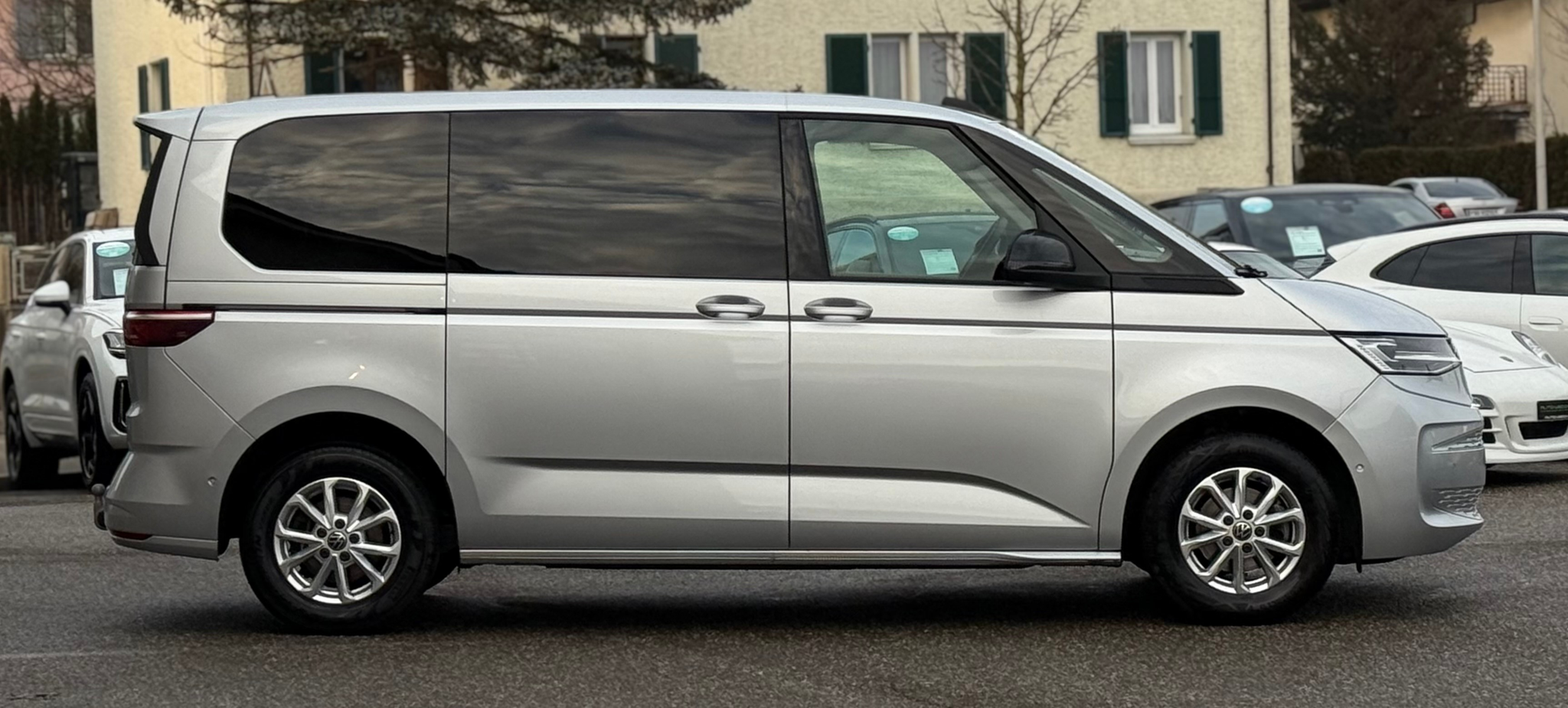 listing desktop thumbnail image 3