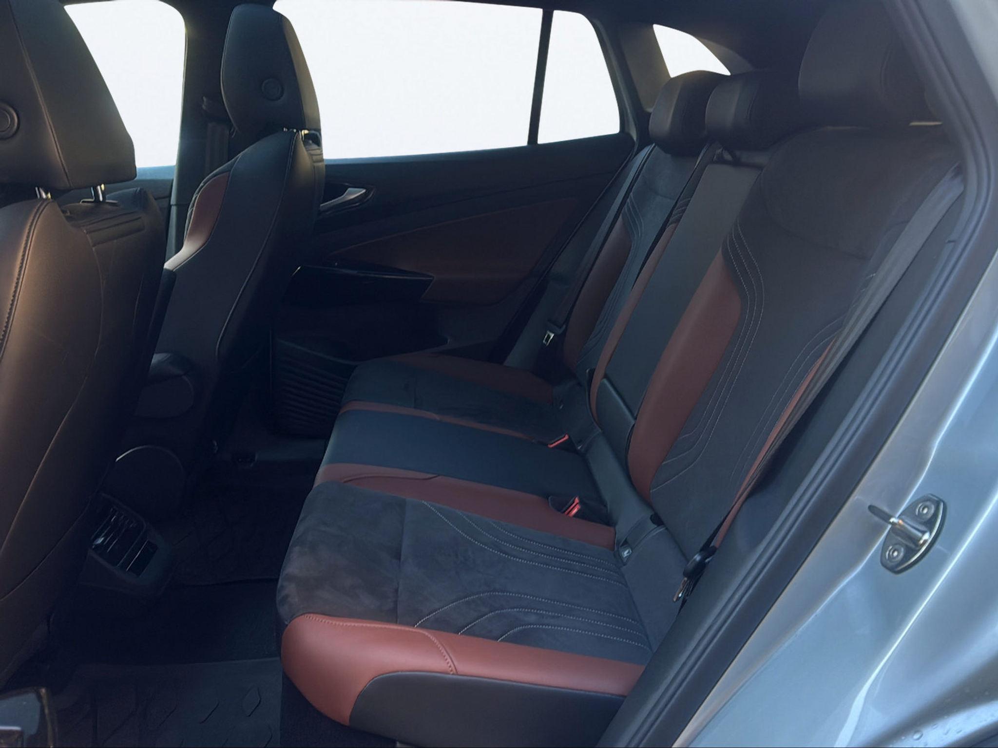 listing desktop thumbnail image 13