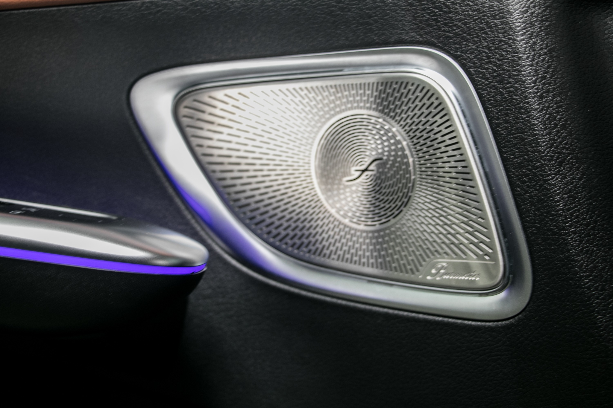 listing desktop thumbnail image 11