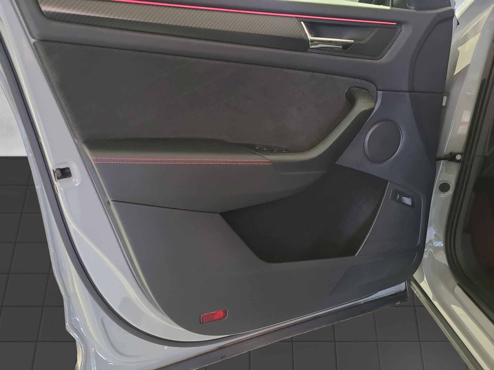 listing desktop thumbnail image 8