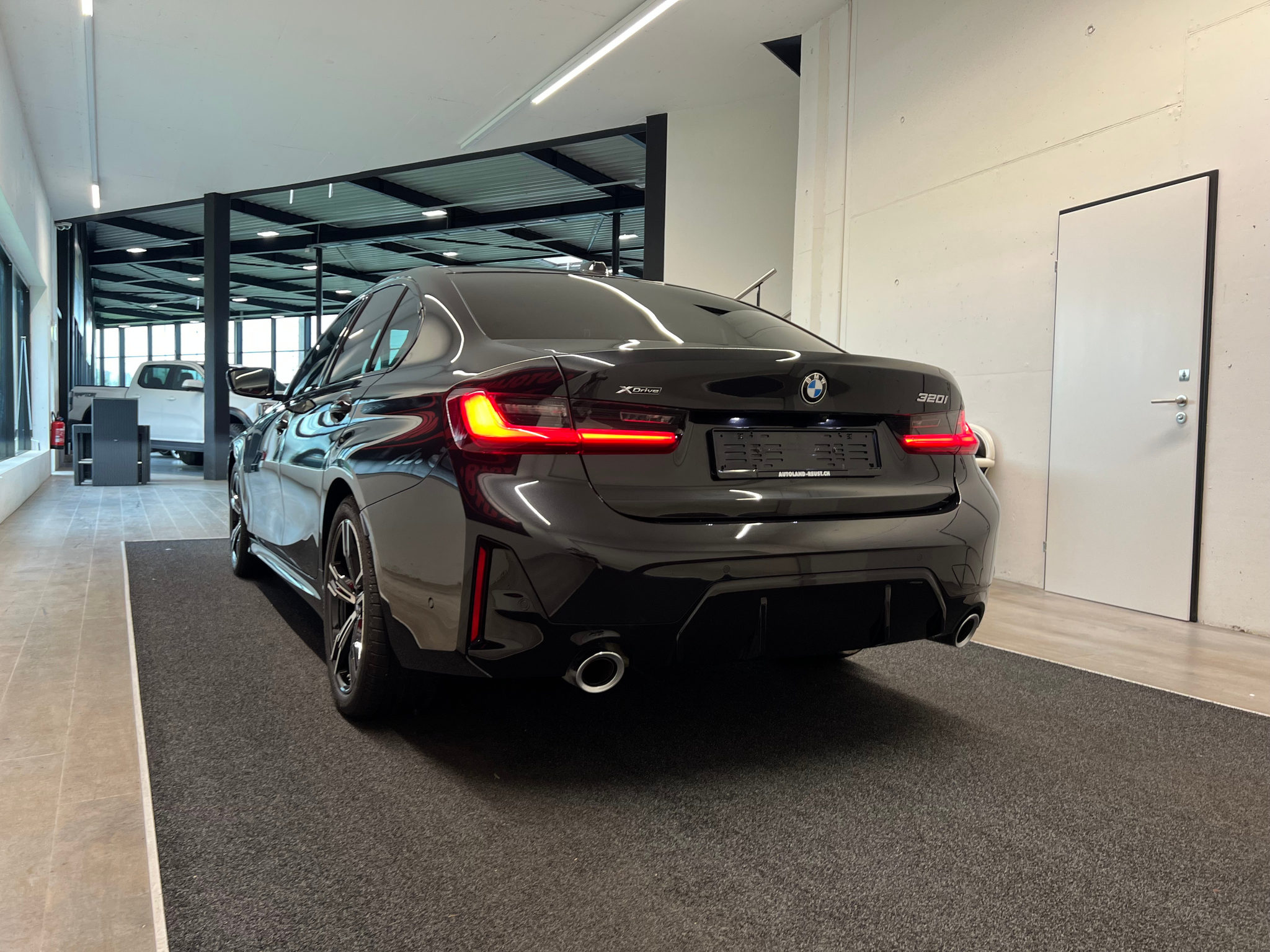 listing desktop thumbnail image 7