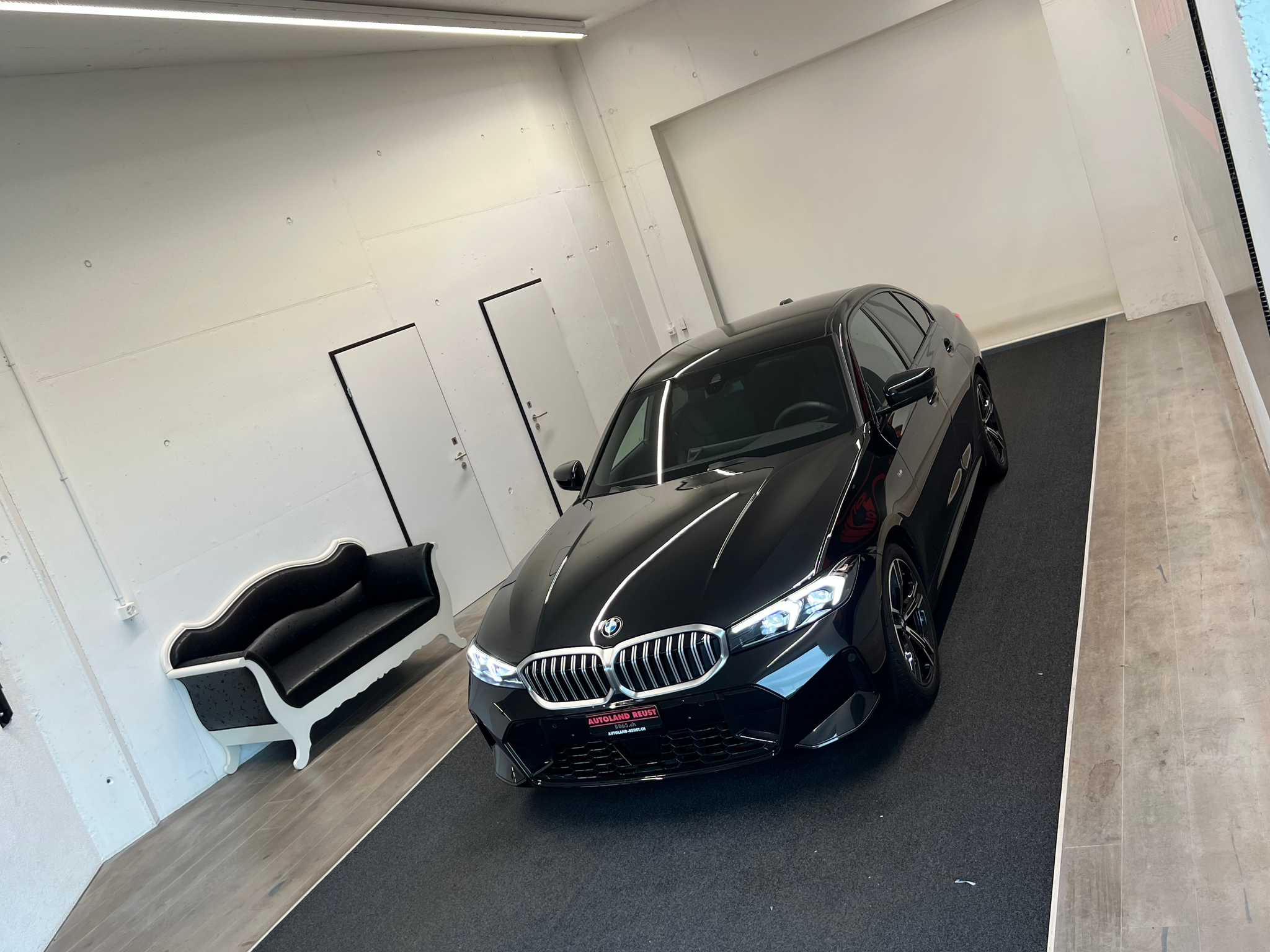 listing desktop thumbnail image 3