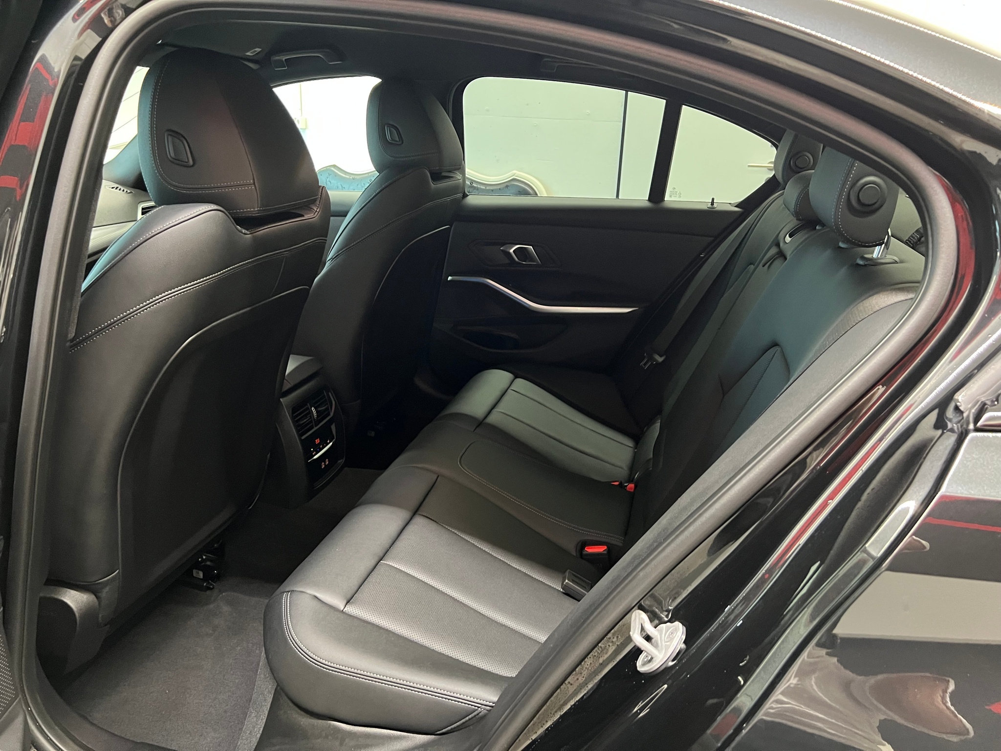 listing desktop thumbnail image 12