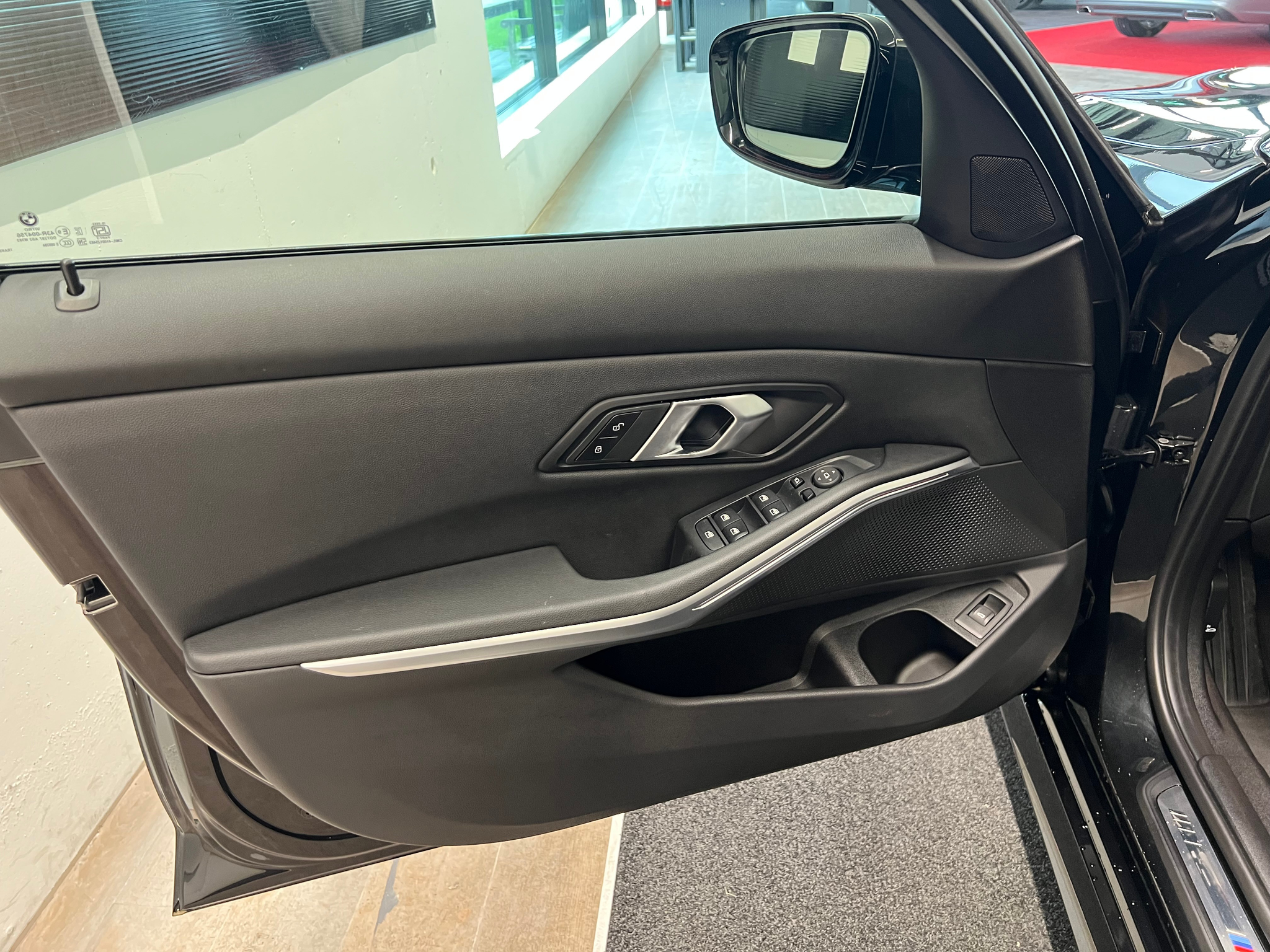 listing desktop thumbnail image 9