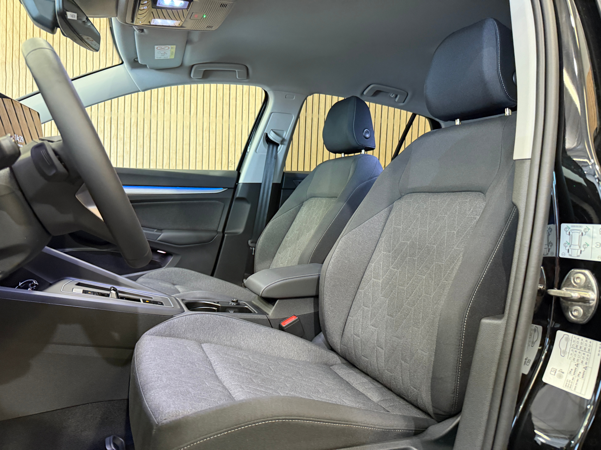 listing desktop thumbnail image 6