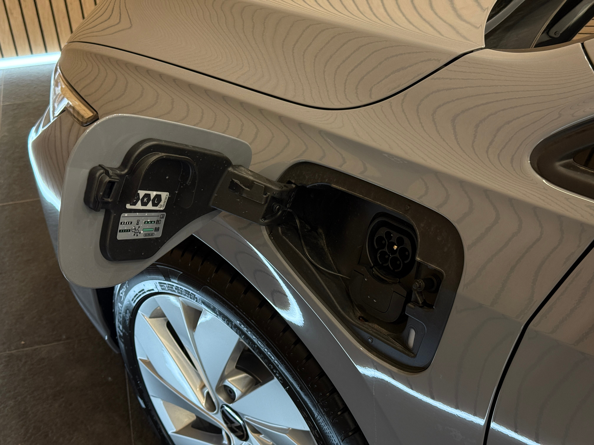 listing desktop thumbnail image 5