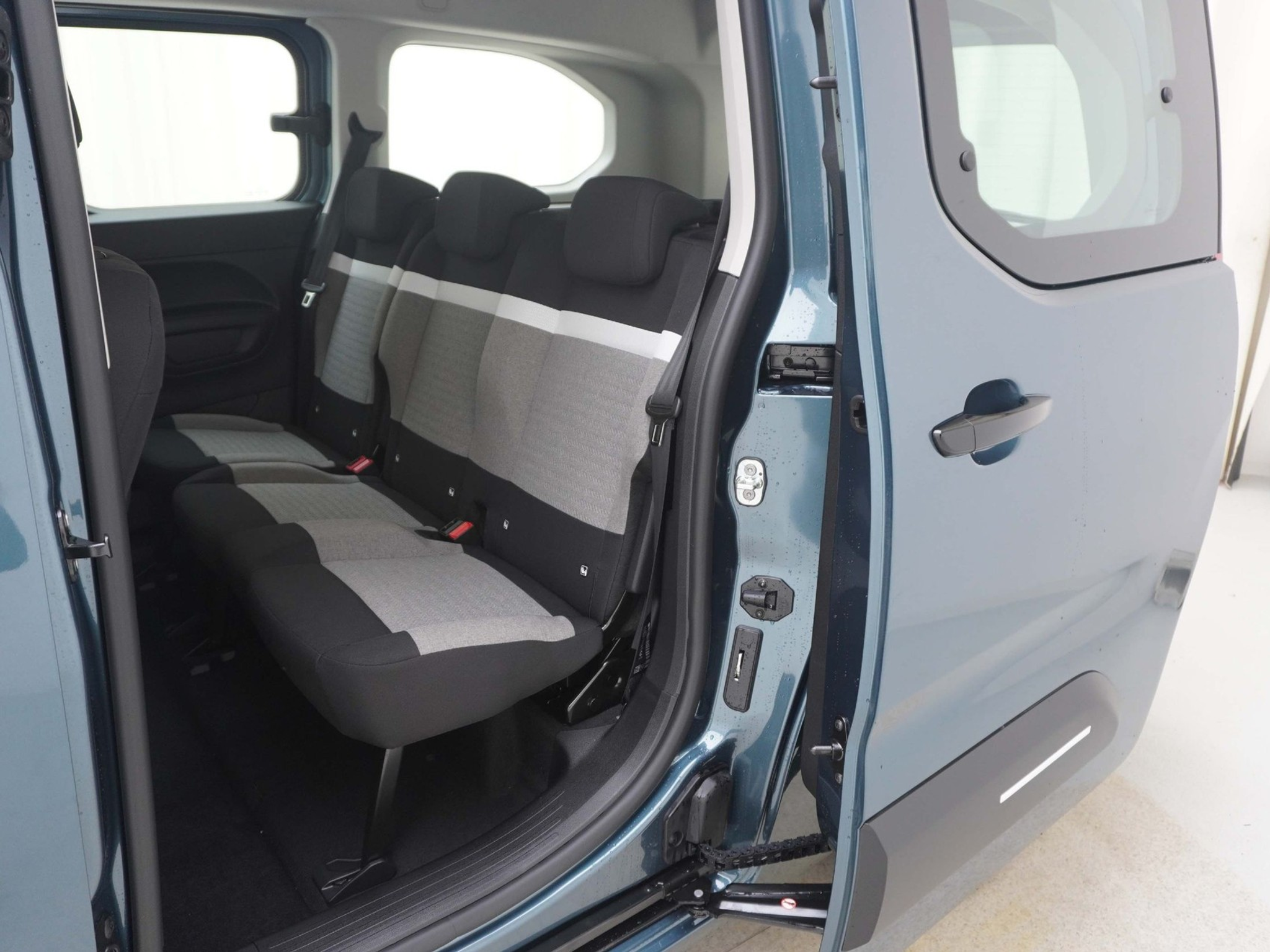 listing desktop thumbnail image 17