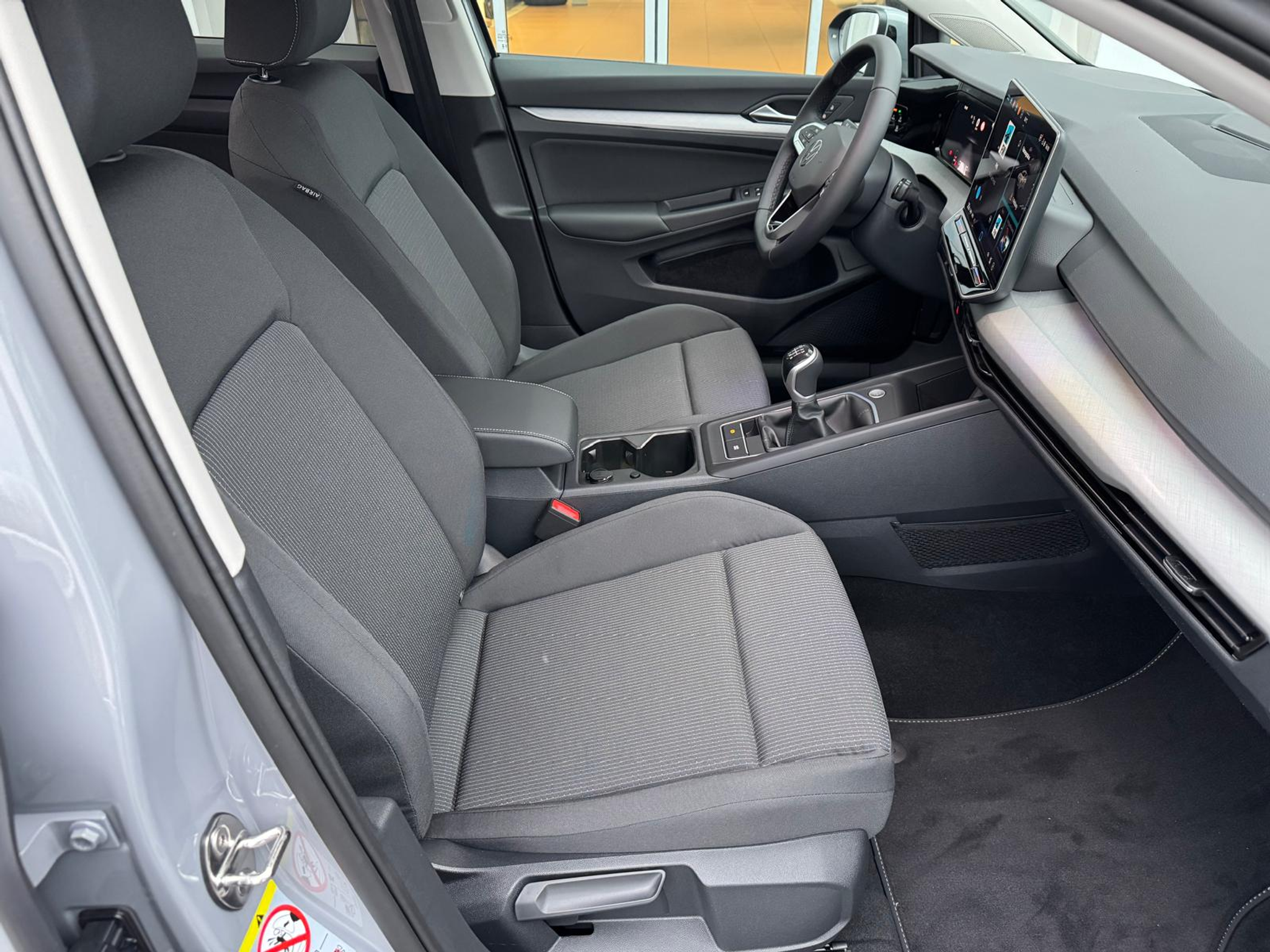 listing desktop thumbnail image 2