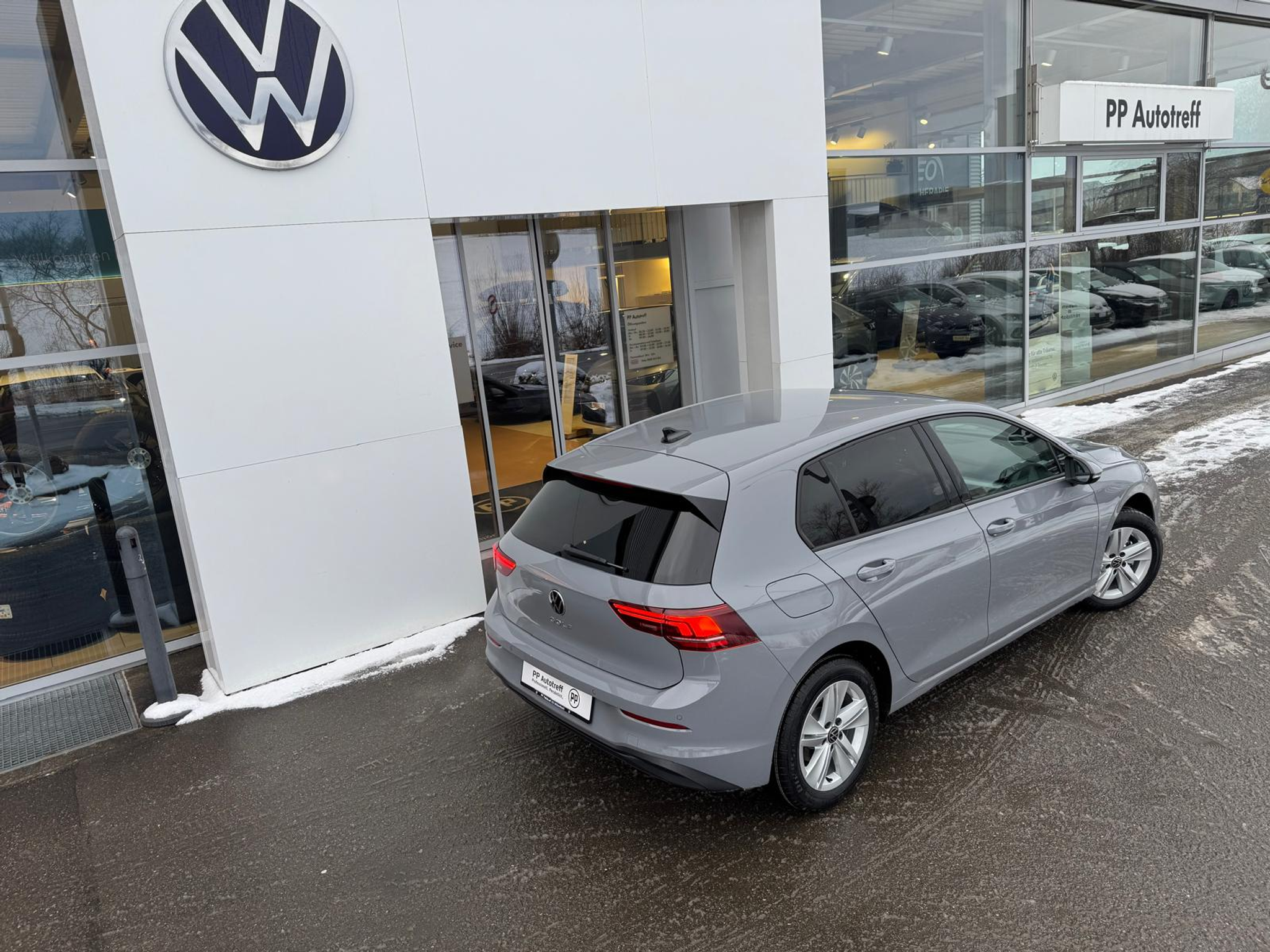 listing desktop thumbnail image 3