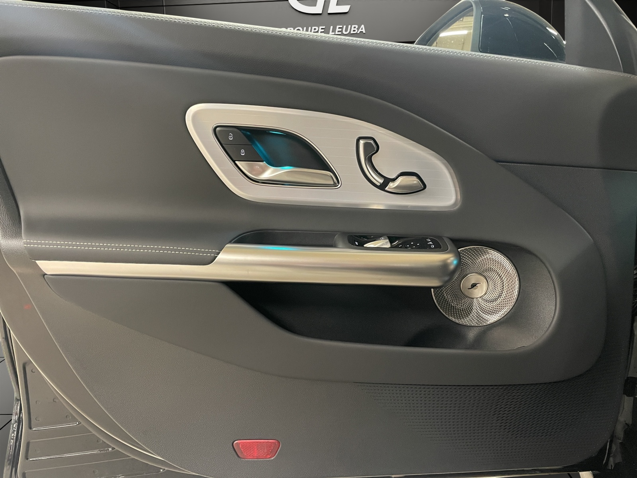 listing desktop thumbnail image 10