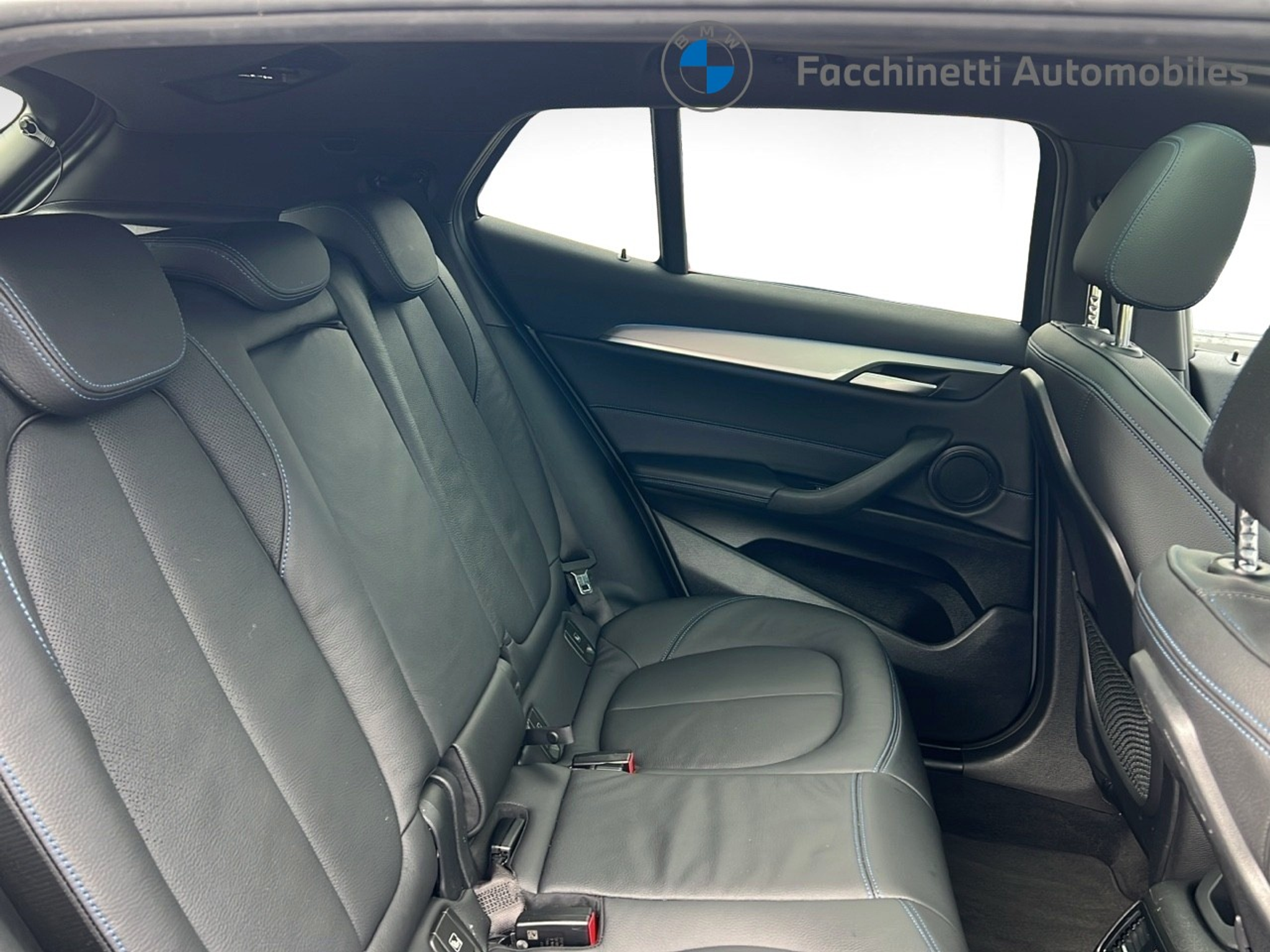 listing desktop thumbnail image 11