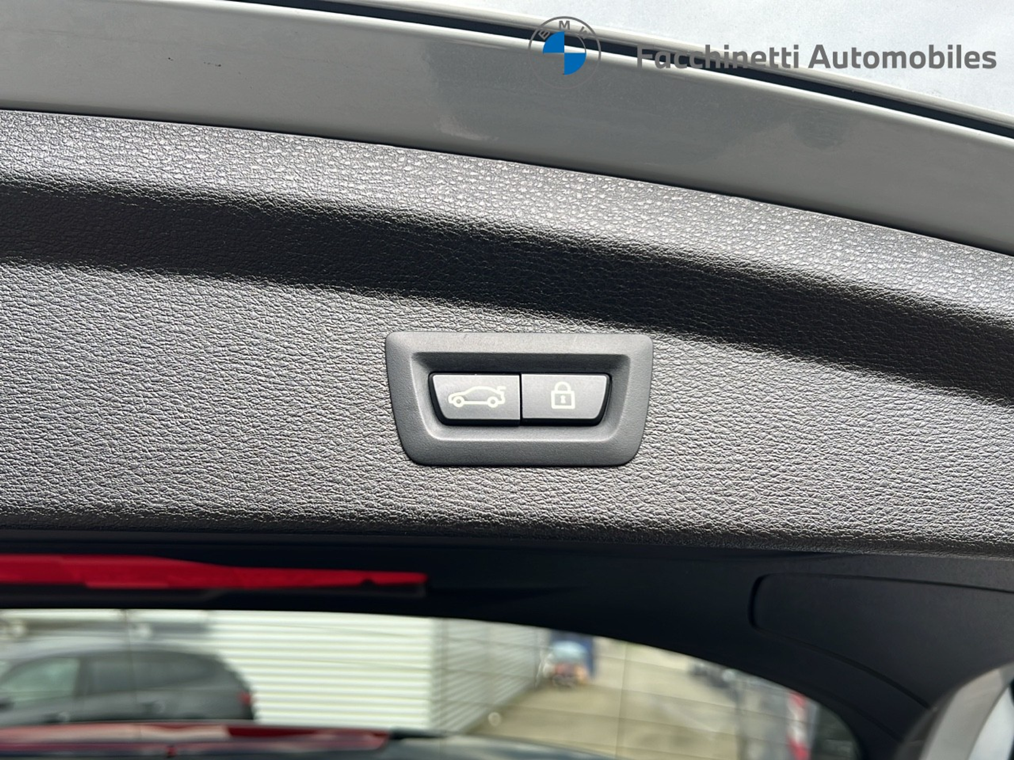 listing desktop thumbnail image 25