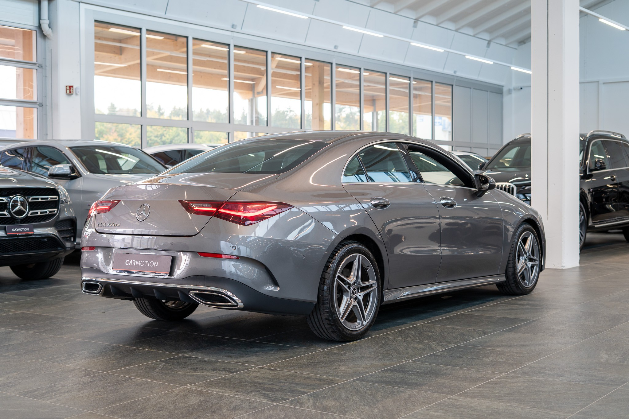 listing desktop thumbnail image 3