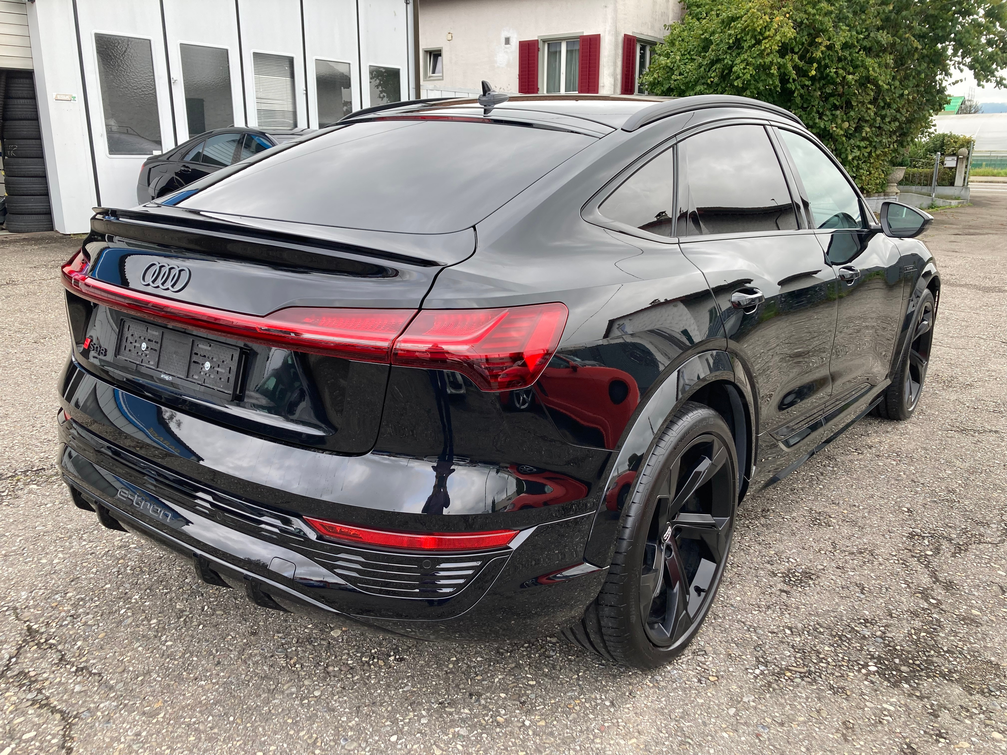 listing desktop thumbnail image 4