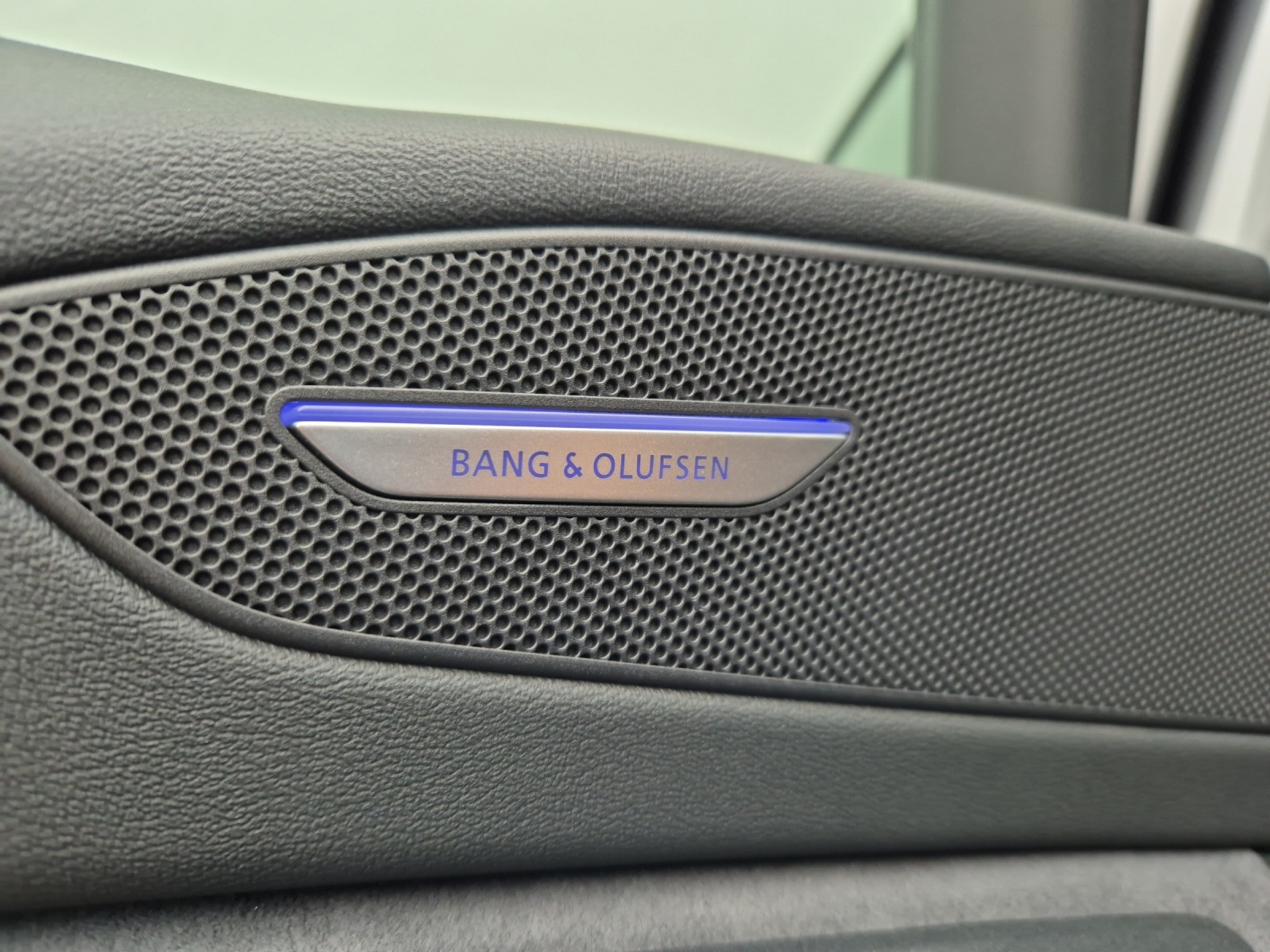 listing desktop thumbnail image 13