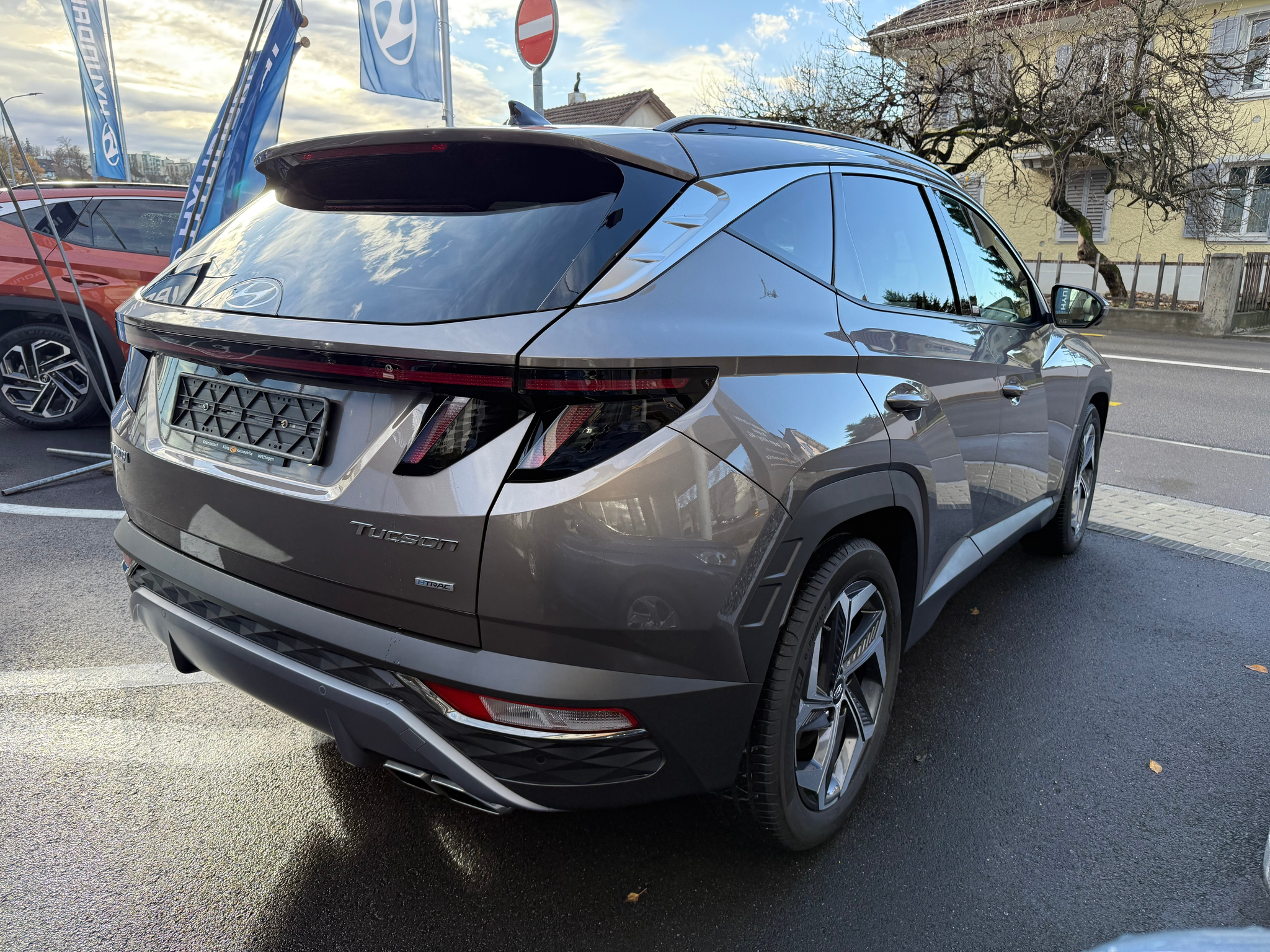 listing desktop thumbnail image 4