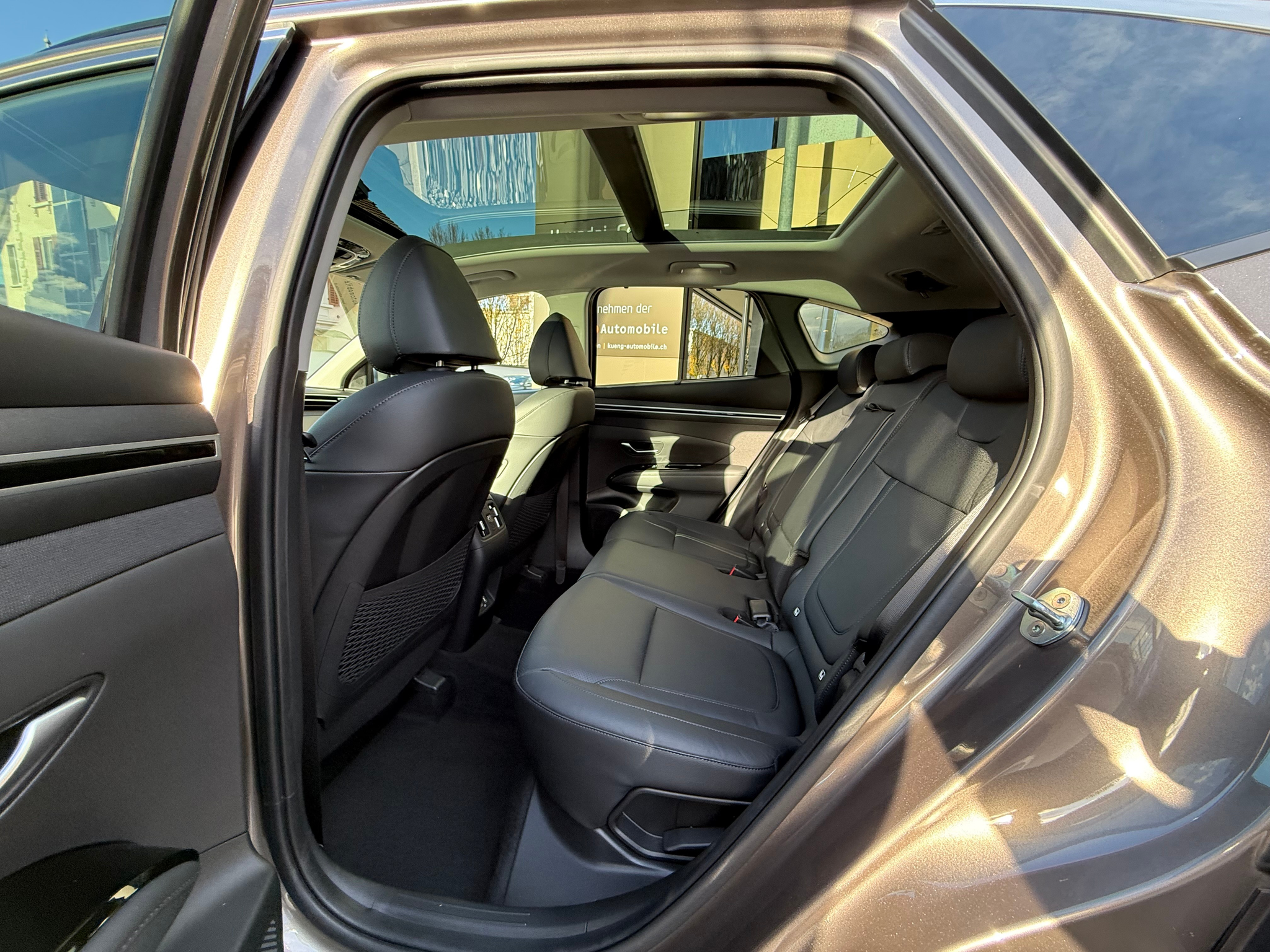 listing desktop thumbnail image 11