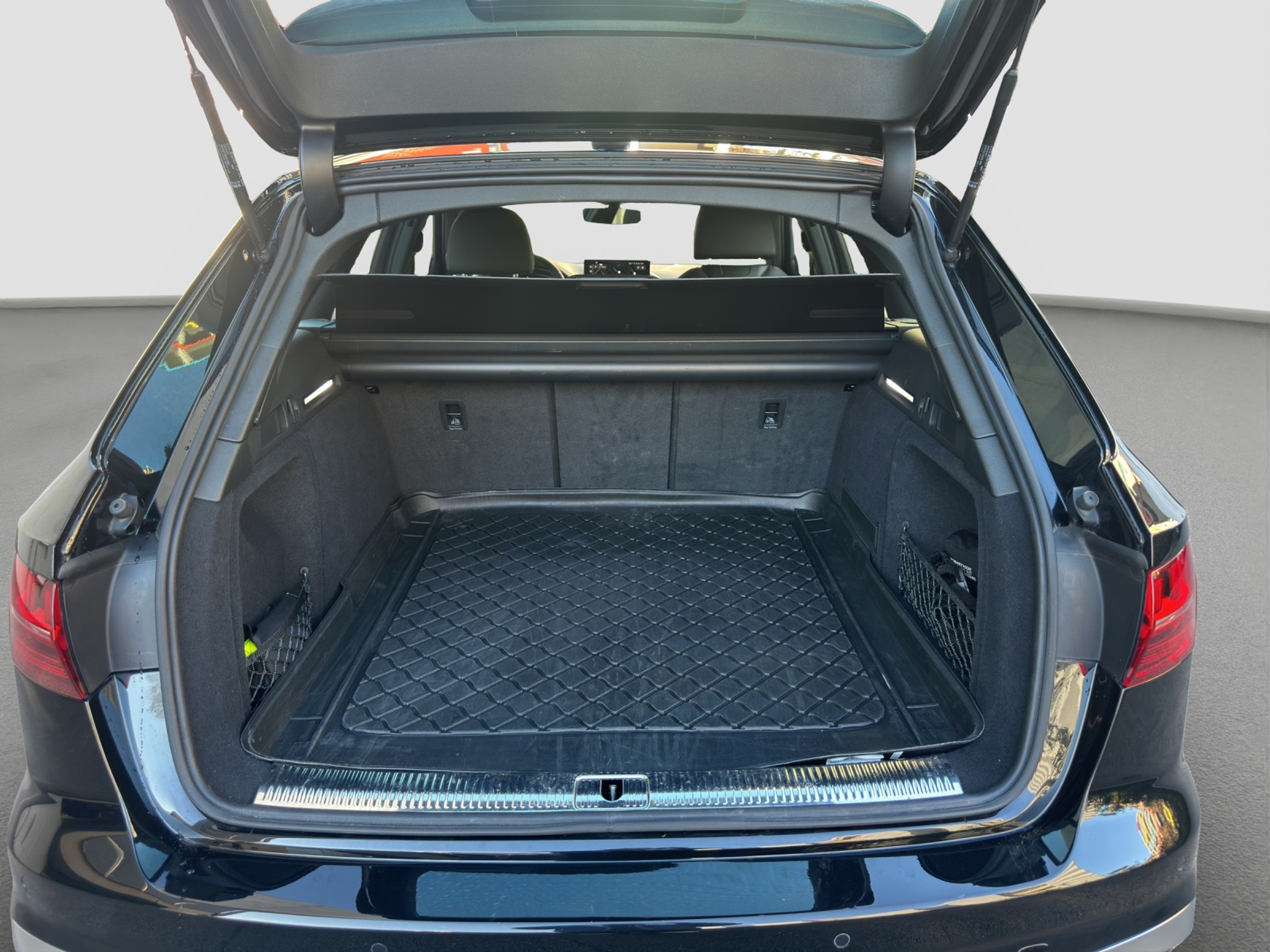 listing desktop thumbnail image 9