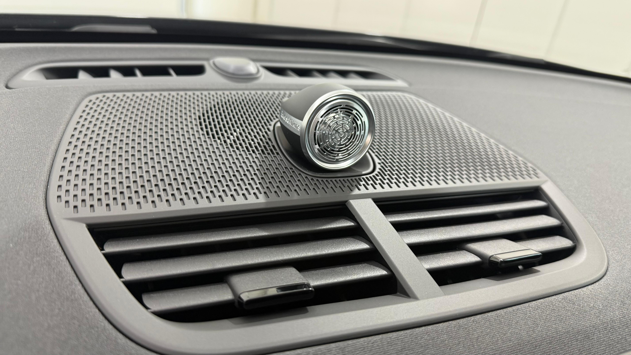 listing desktop thumbnail image 14