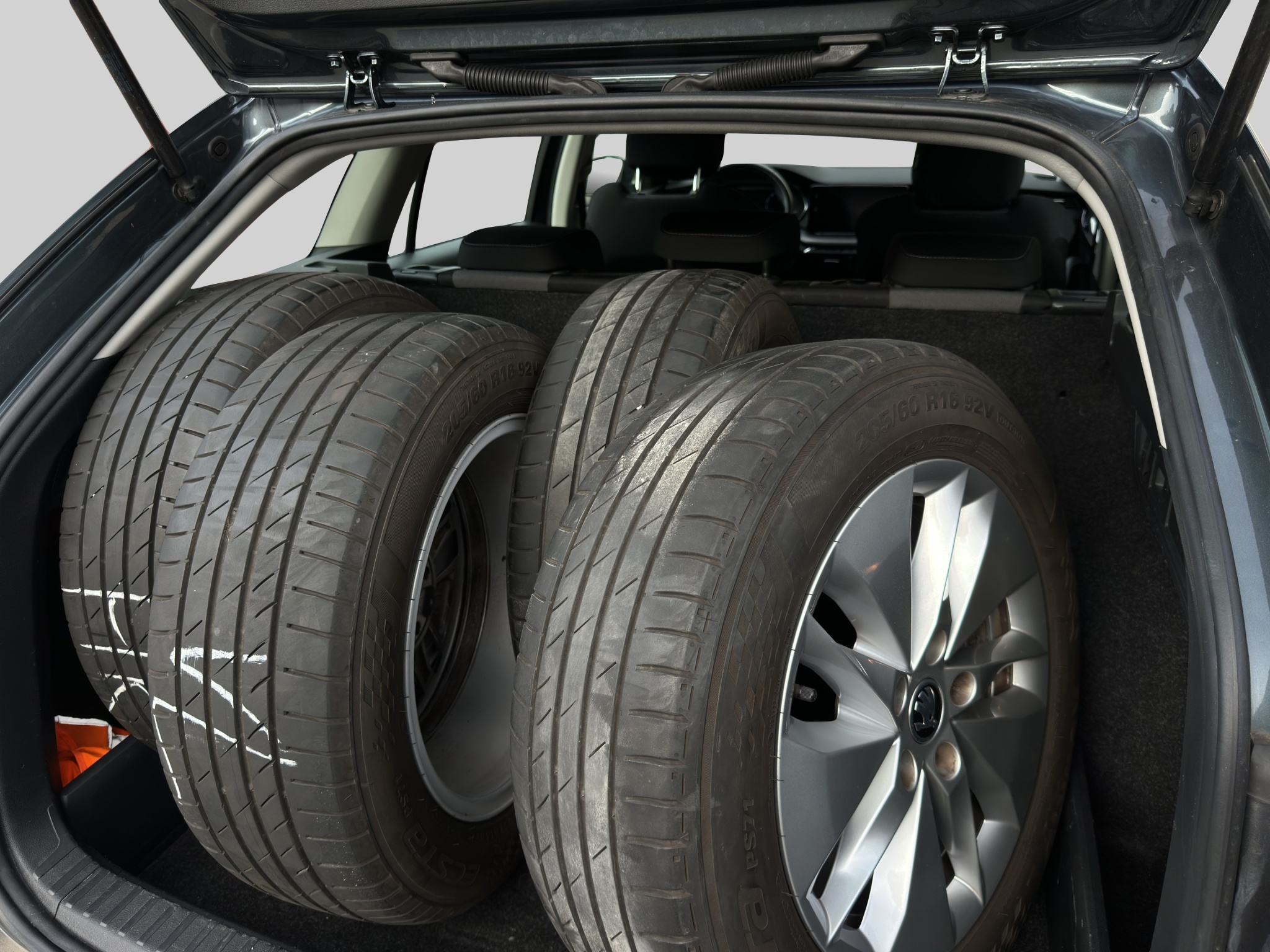 listing desktop thumbnail image 12