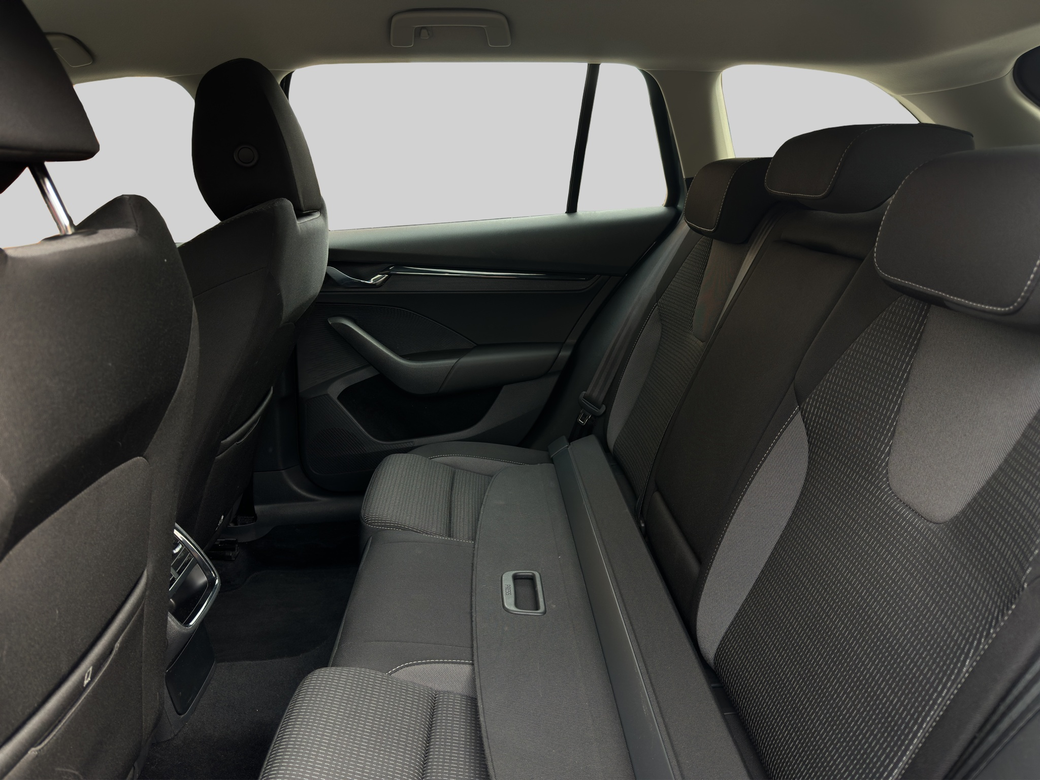 listing desktop thumbnail image 10