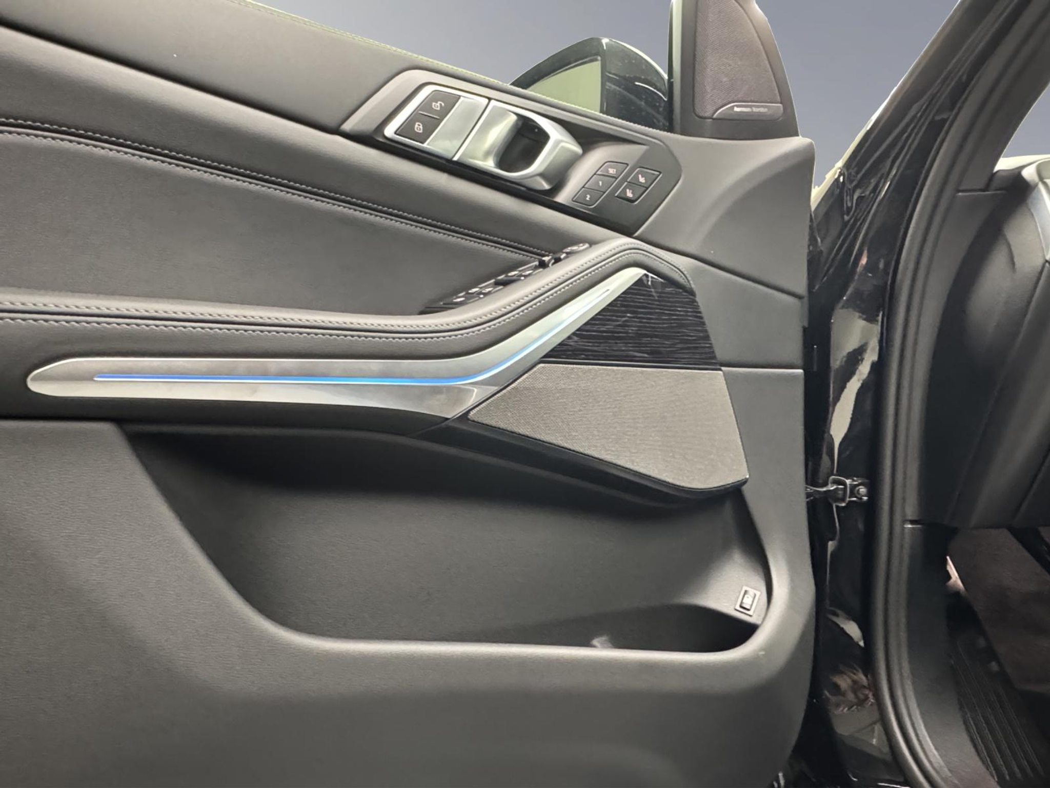 listing desktop thumbnail image 12