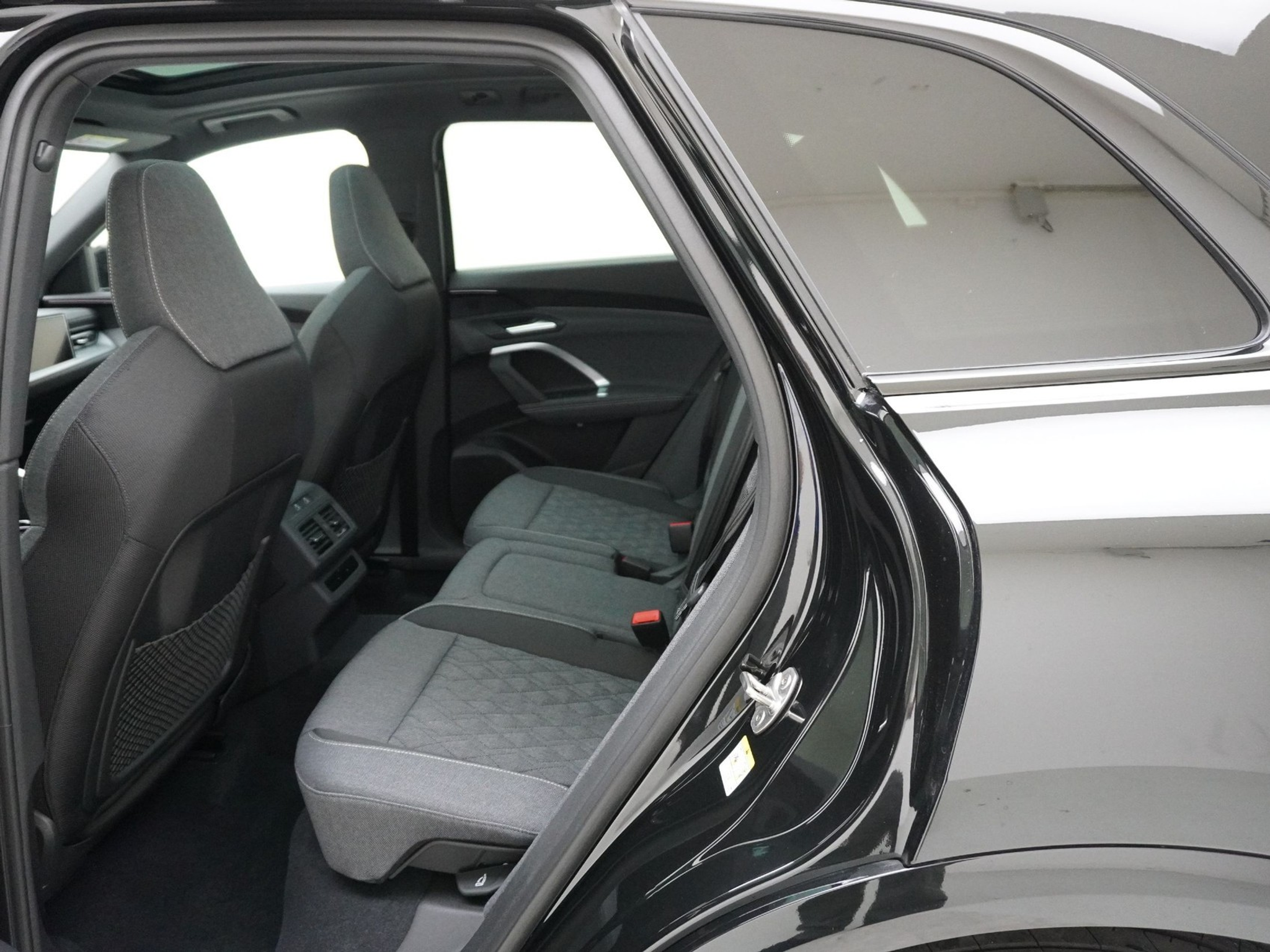 listing desktop thumbnail image 15