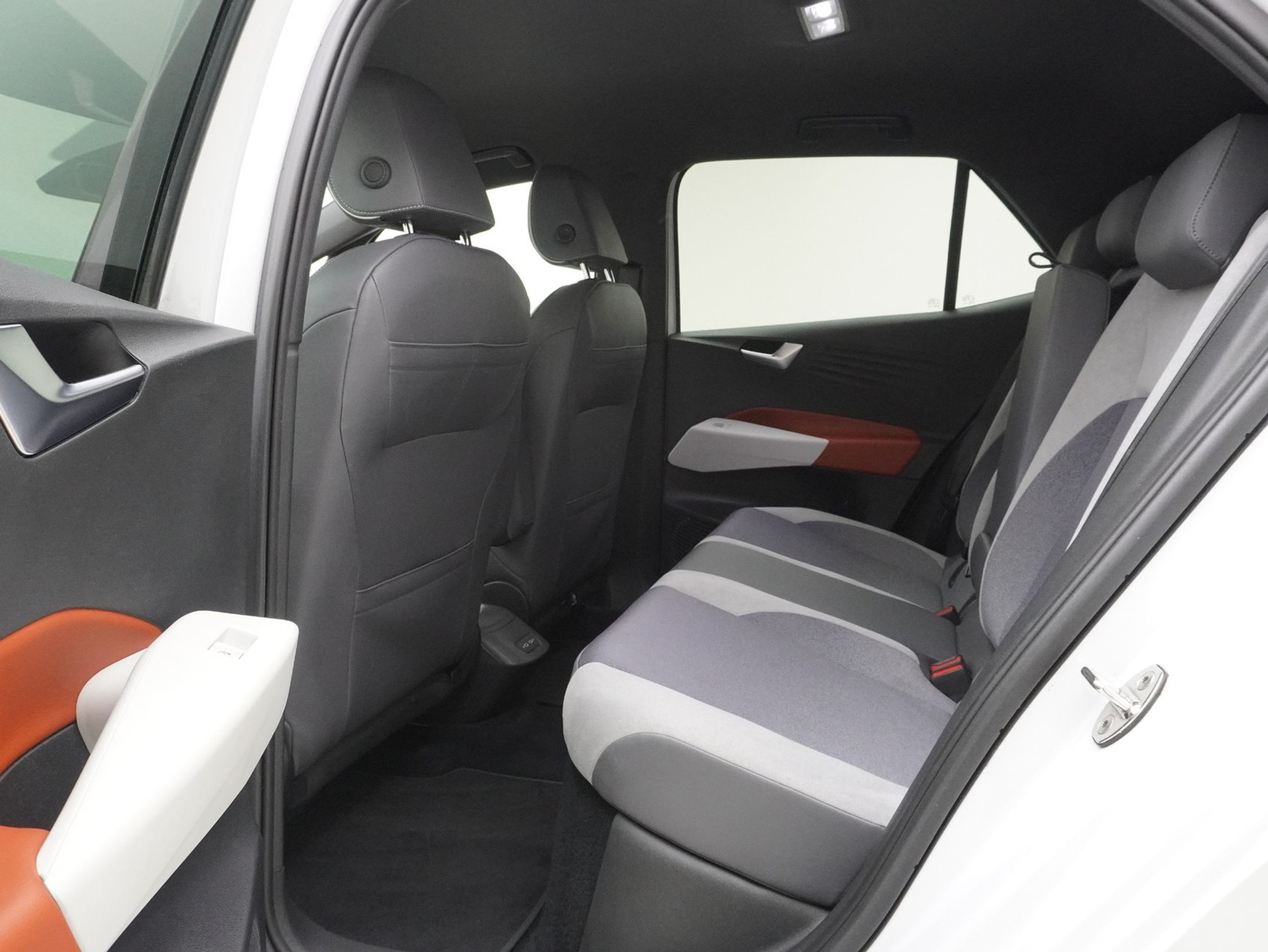 listing desktop thumbnail image 10