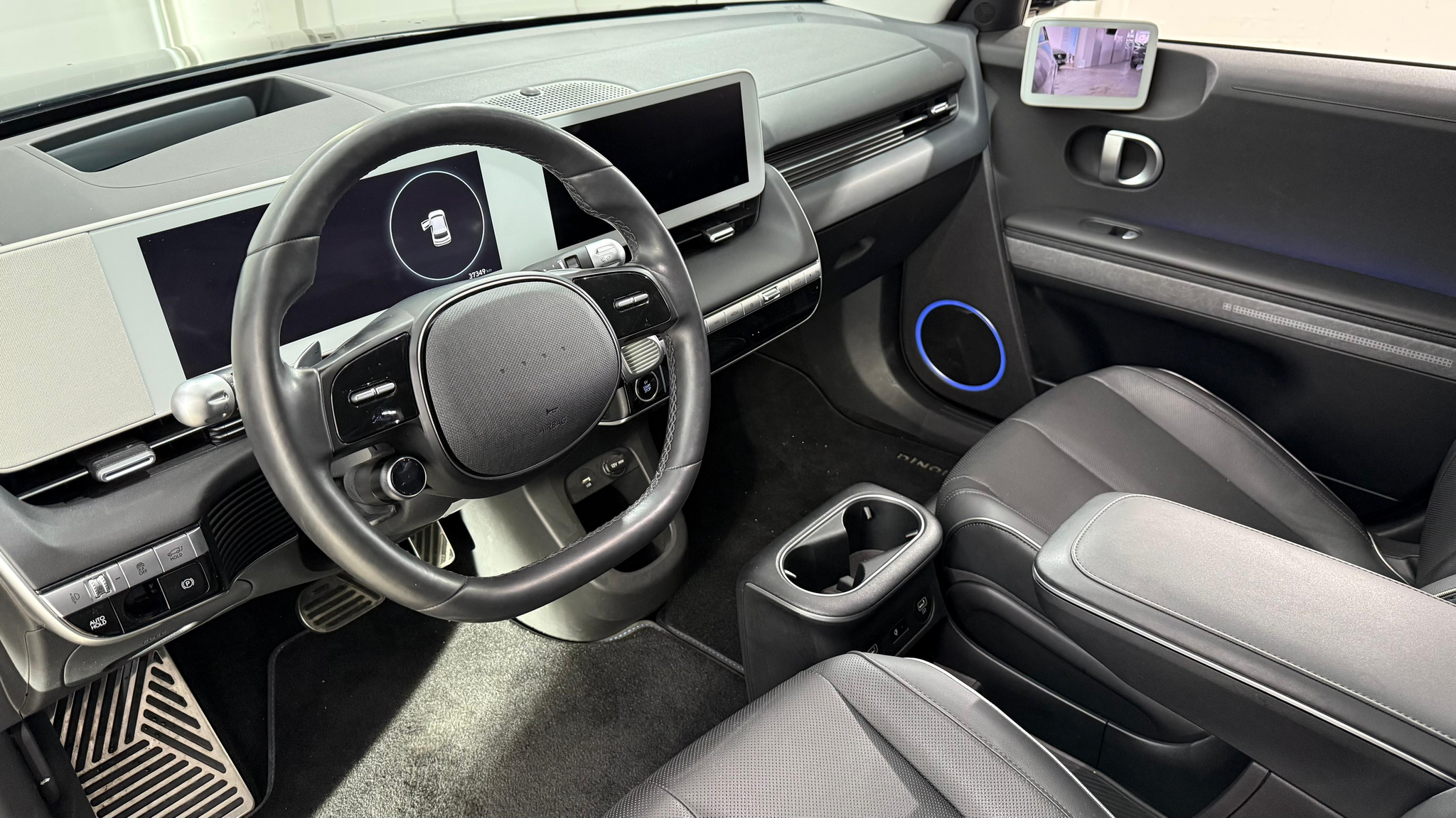 listing desktop thumbnail image 3