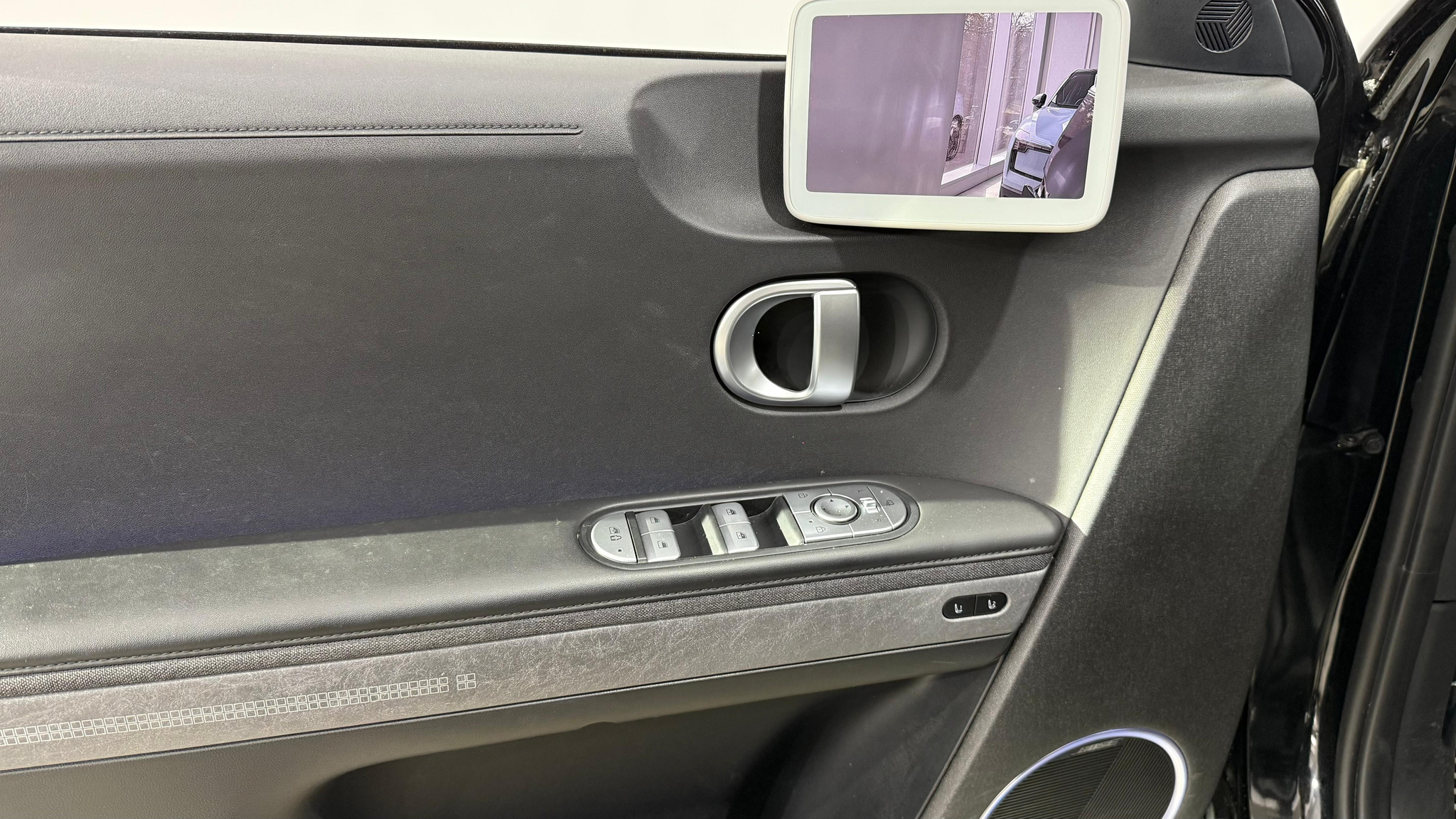 listing desktop thumbnail image 9