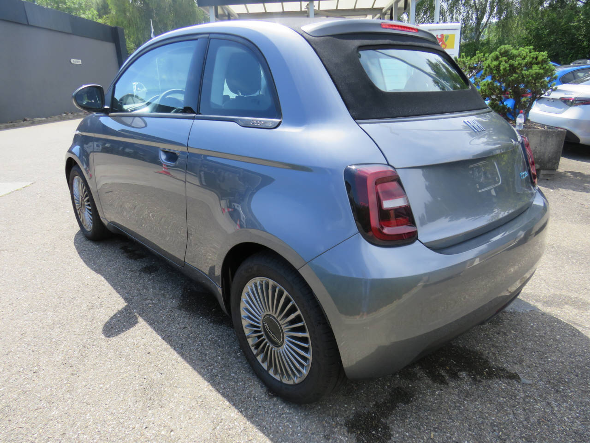 listing desktop thumbnail image 4