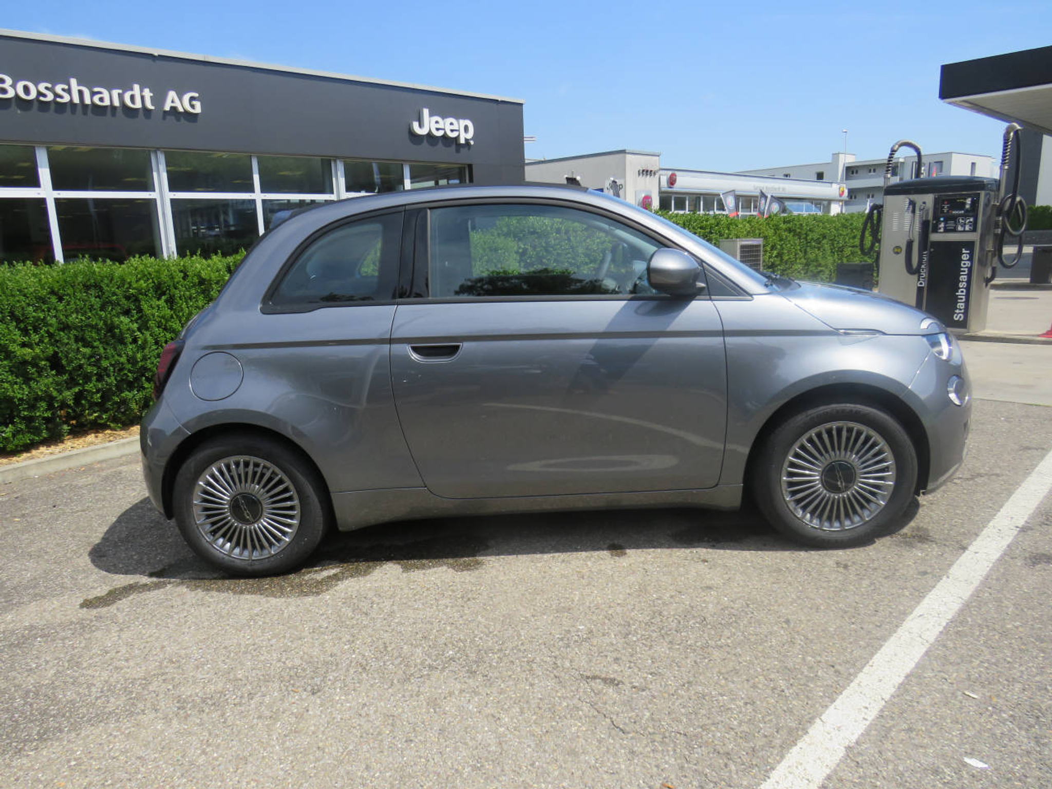 listing desktop thumbnail image 1