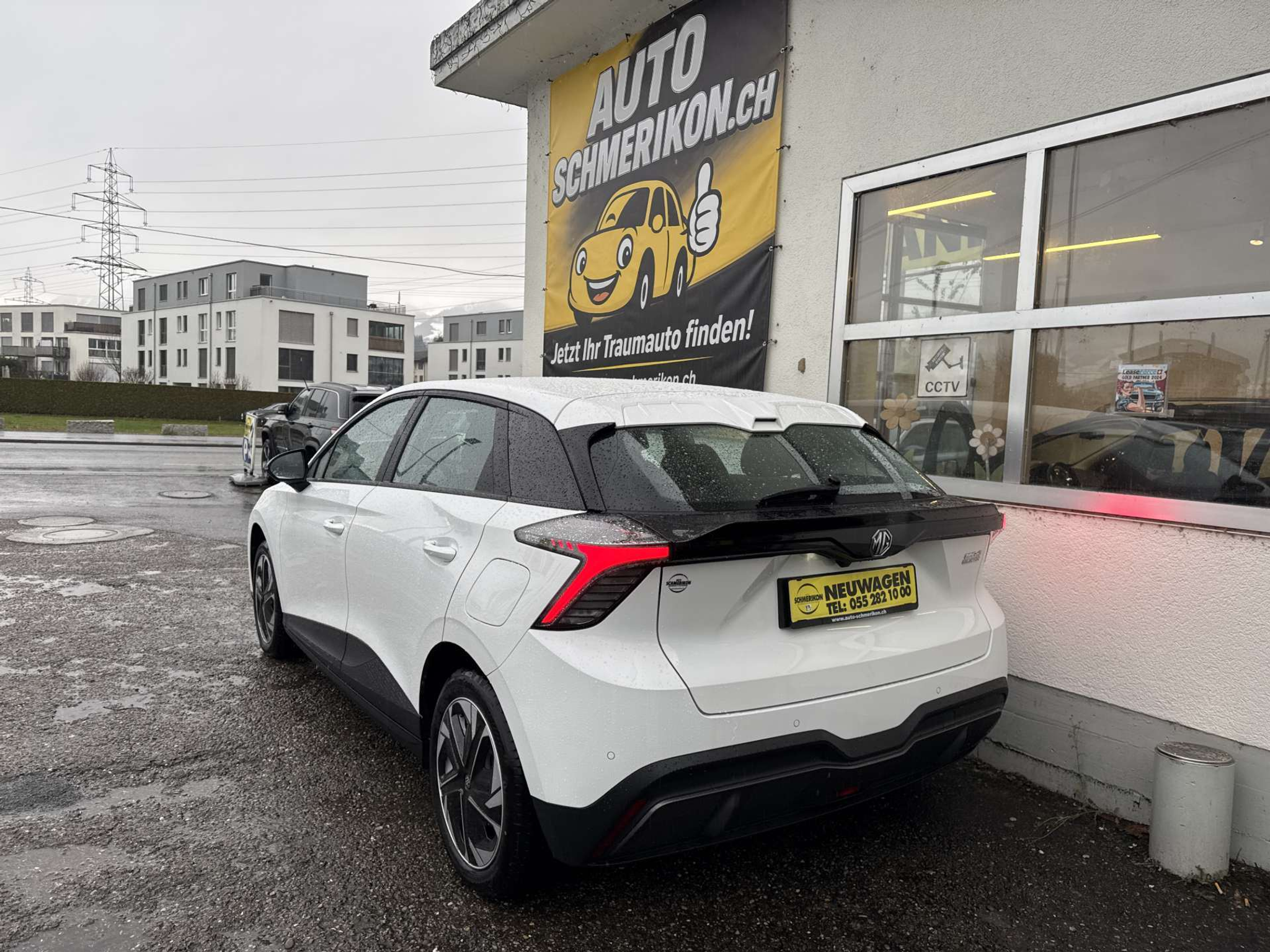 listing desktop thumbnail image 2