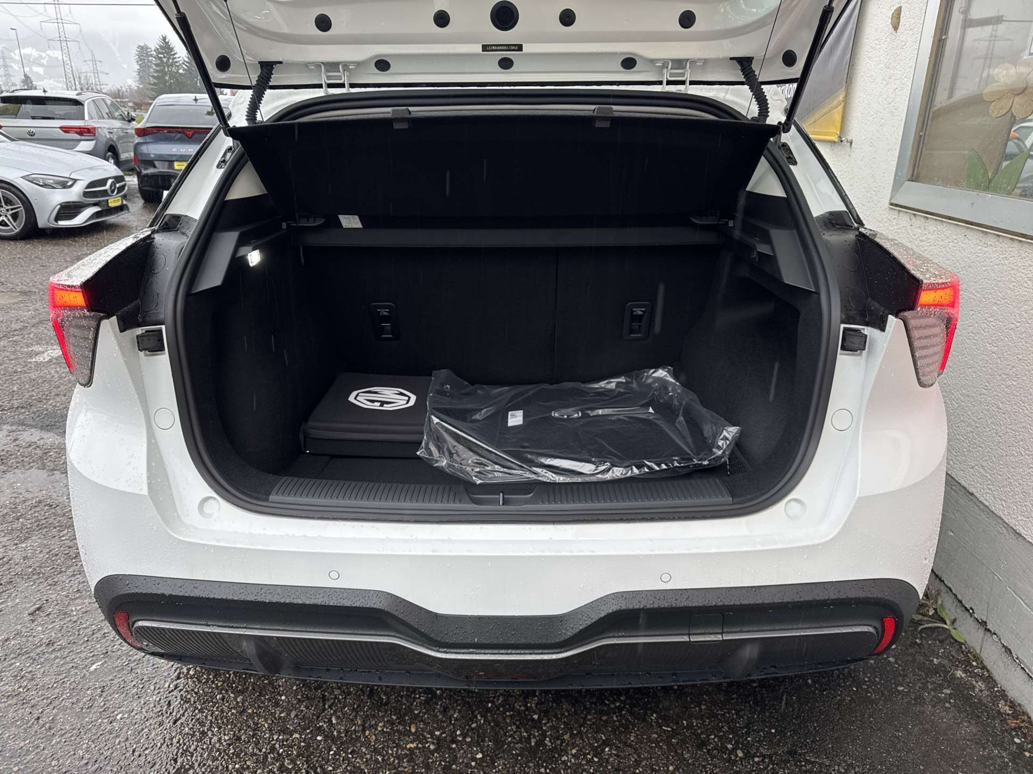 listing desktop thumbnail image 8