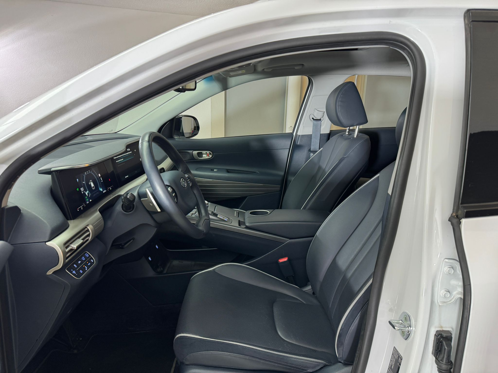 listing desktop thumbnail image 4