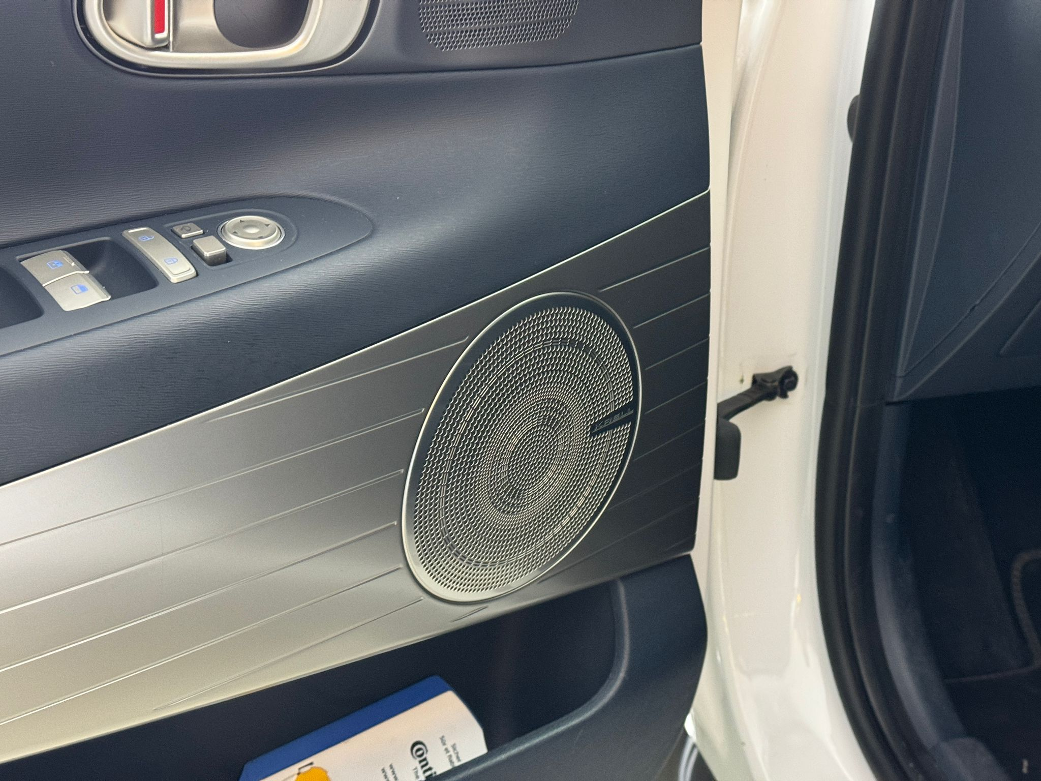 listing desktop thumbnail image 12