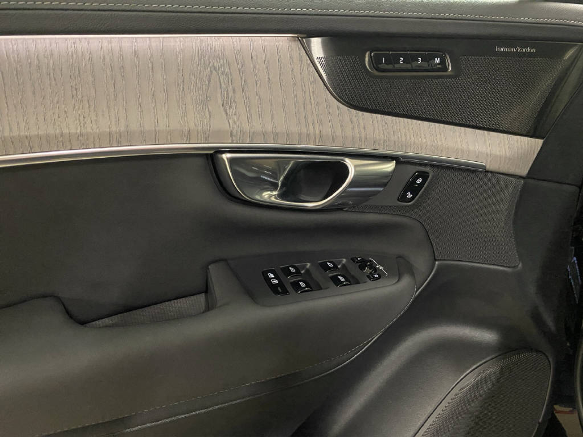 listing desktop thumbnail image 11