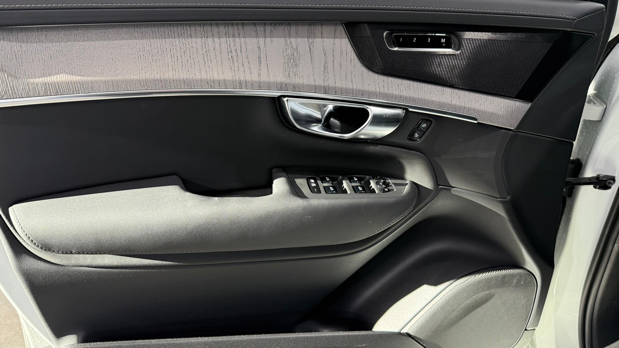 listing desktop thumbnail image 10