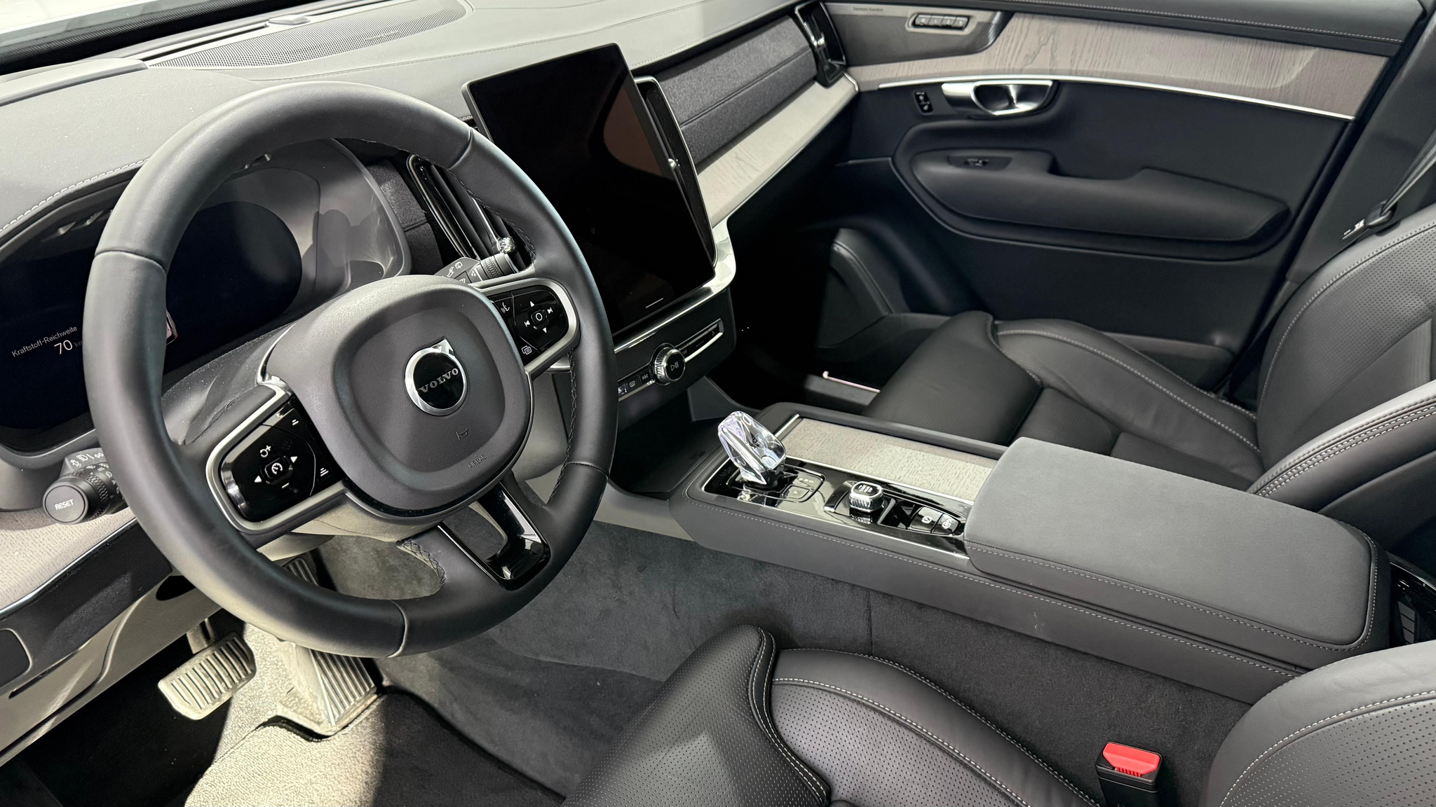 listing desktop thumbnail image 3