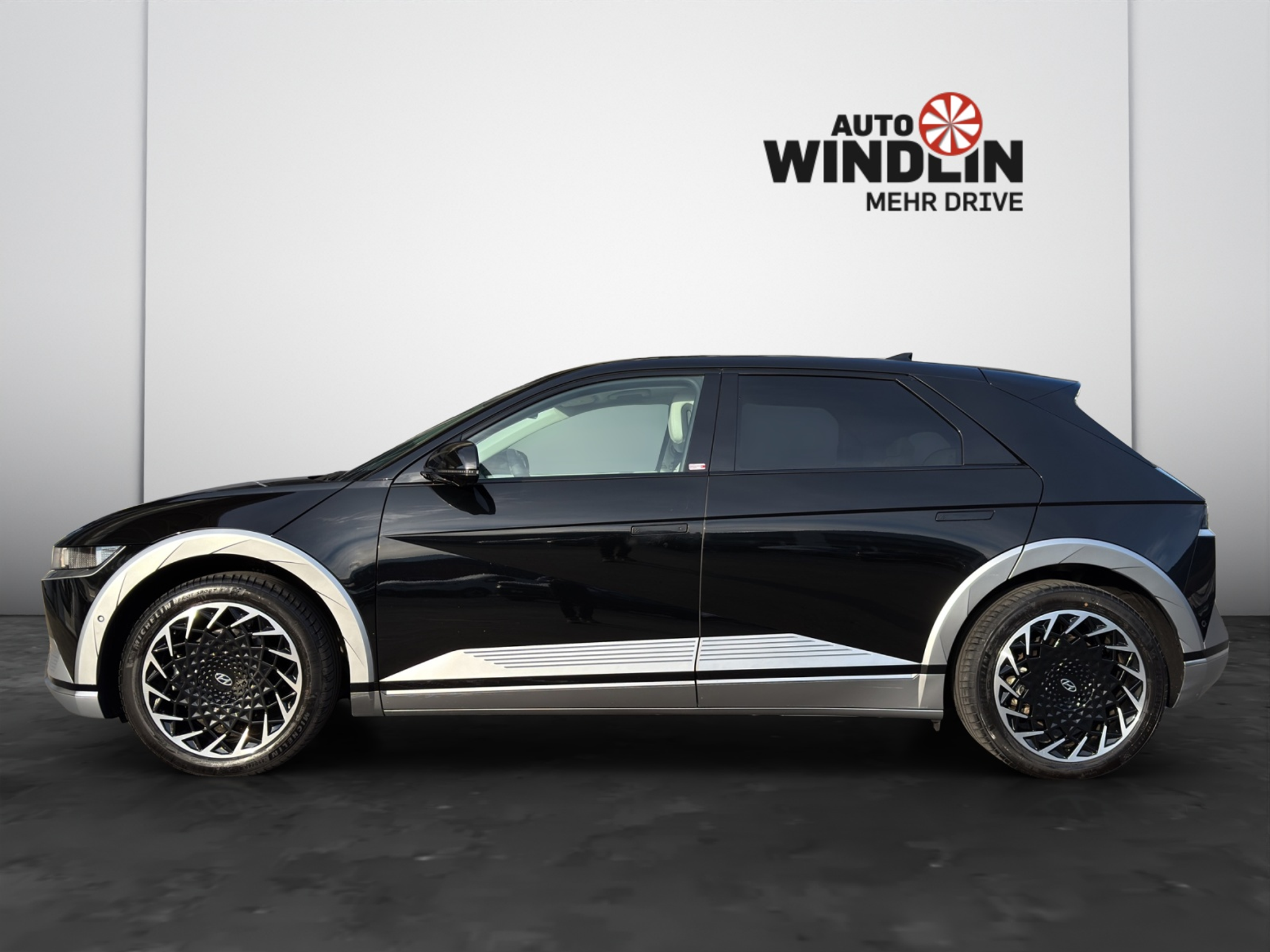 listing desktop thumbnail image 3