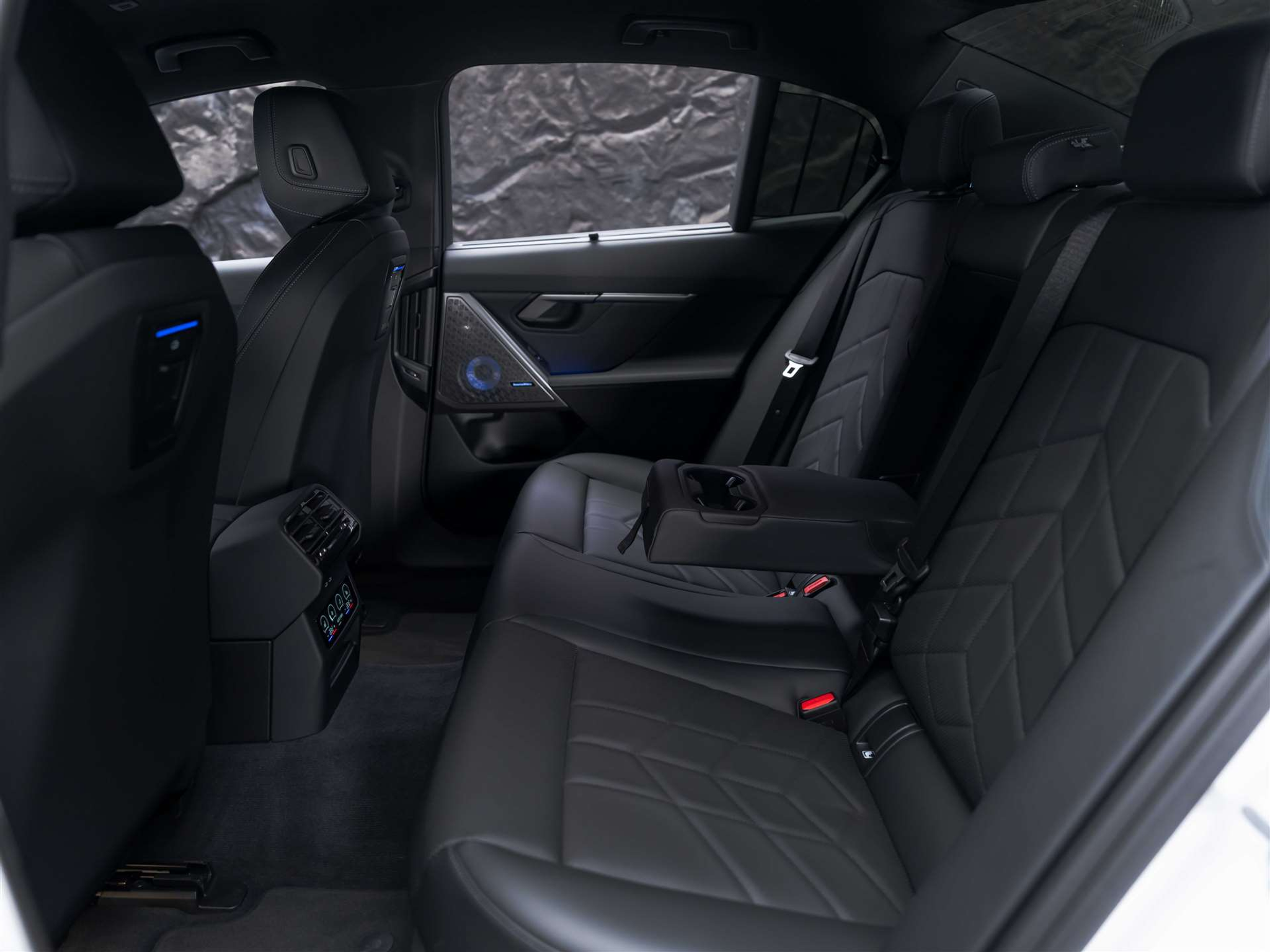 listing desktop thumbnail image 13