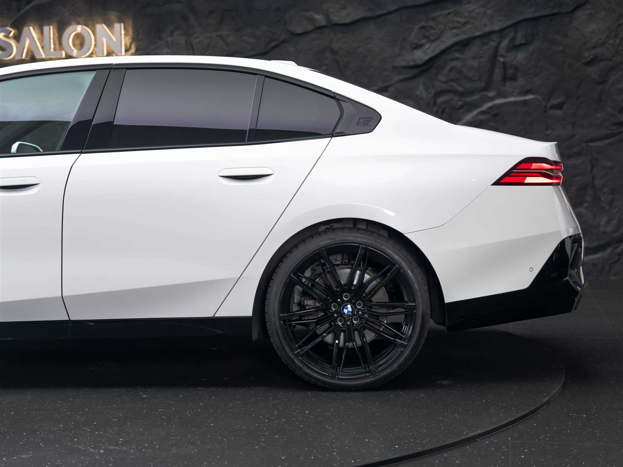 listing desktop thumbnail image 19