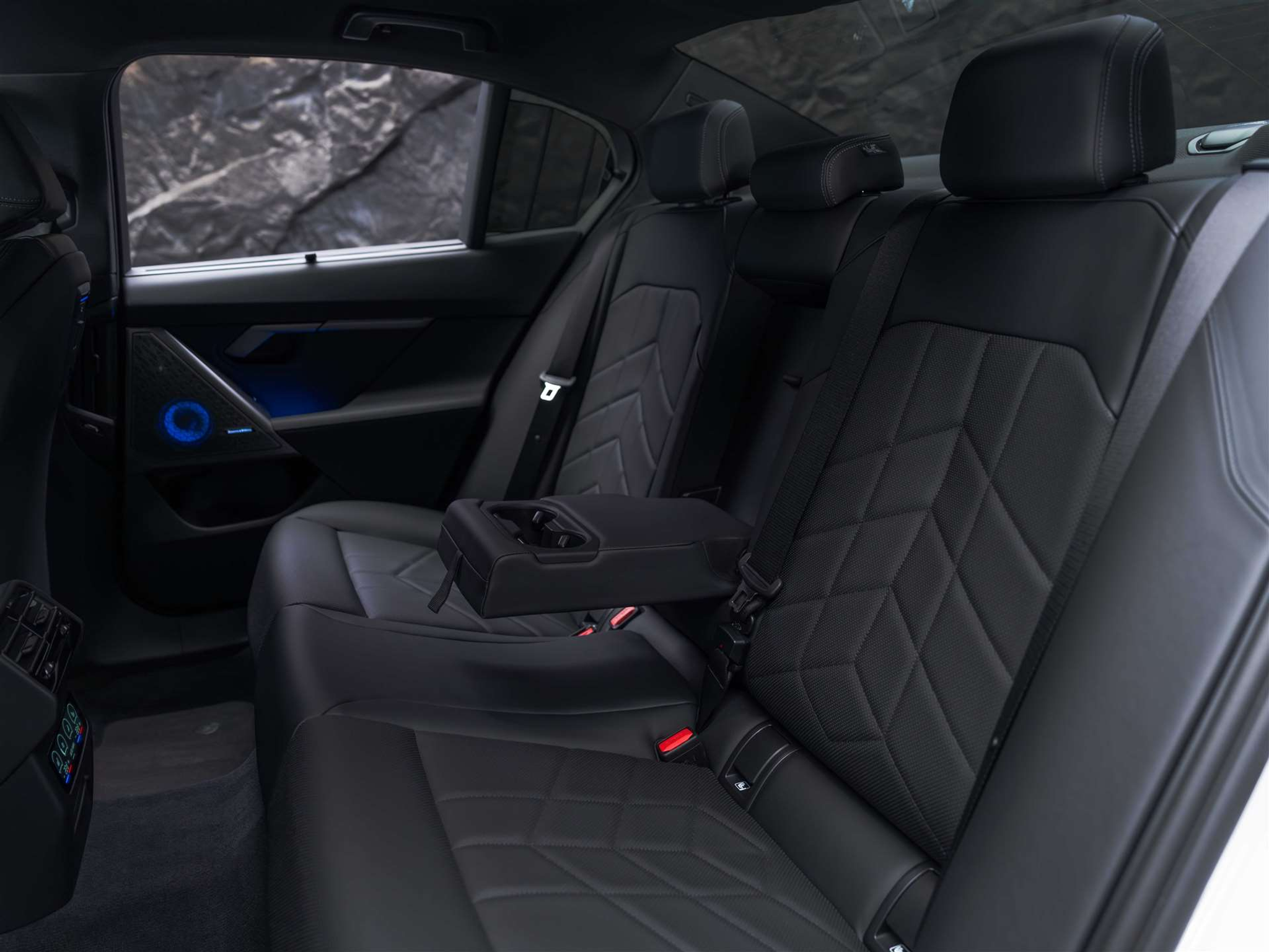 listing desktop thumbnail image 14