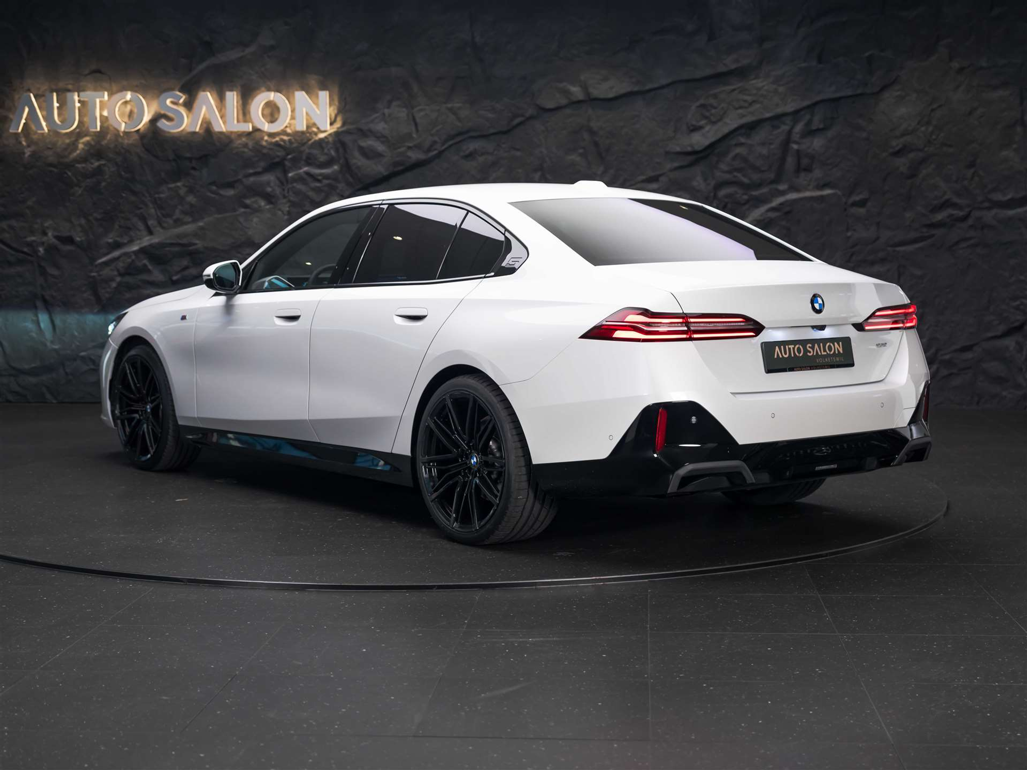 listing desktop thumbnail image 3