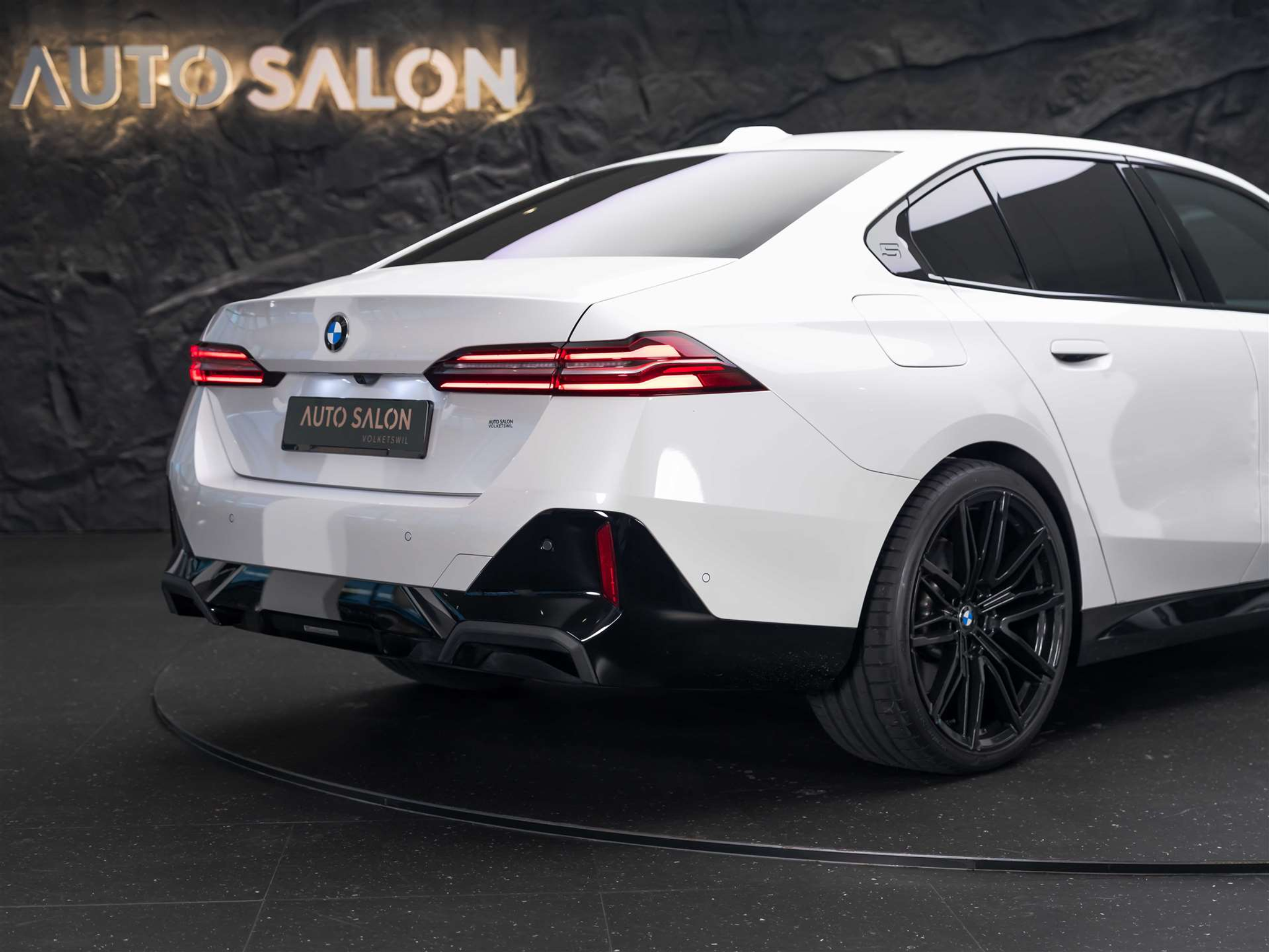 listing desktop thumbnail image 17