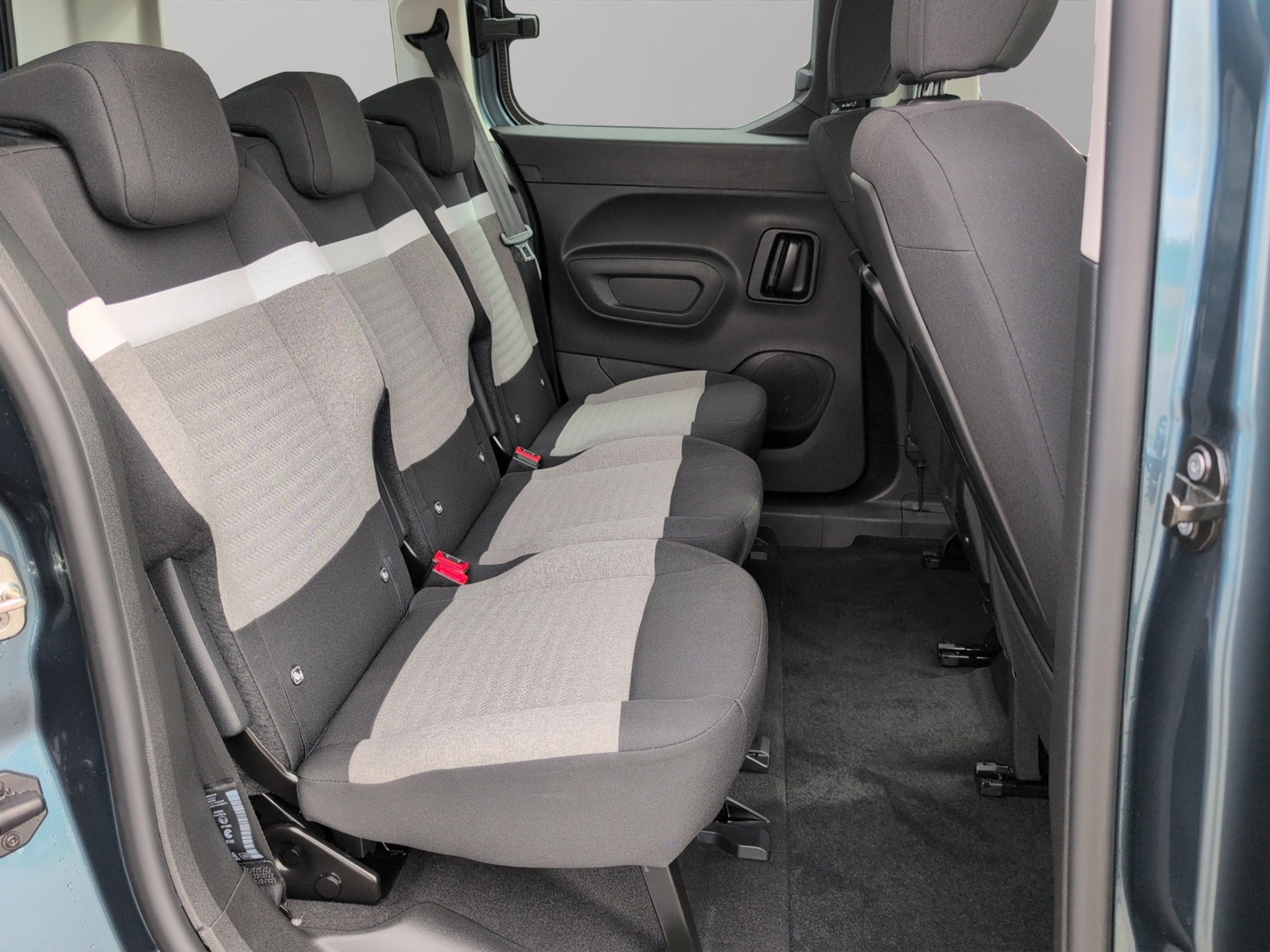 listing desktop thumbnail image 11